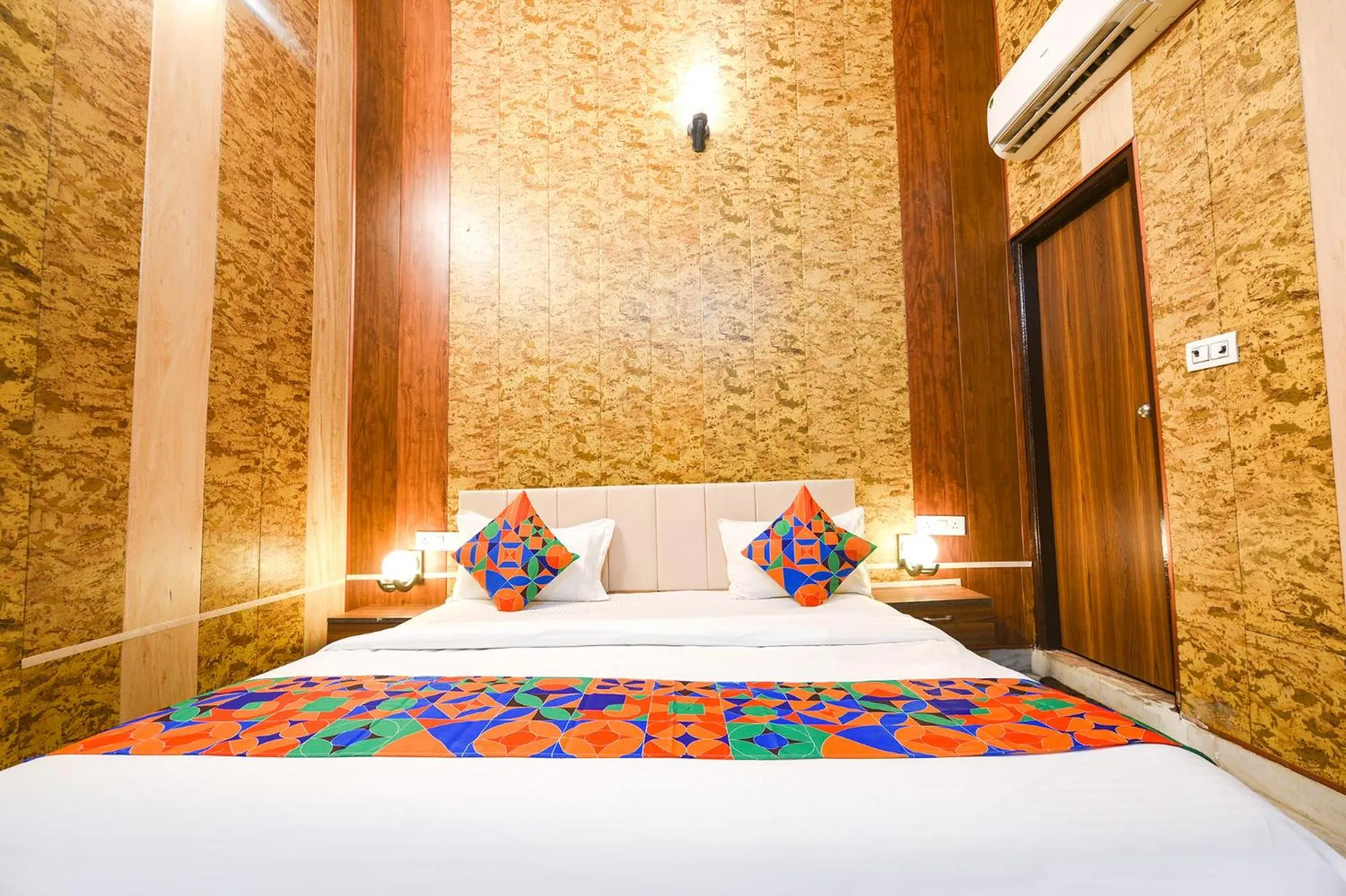 Bed in Via The Grand Palace Near Fortis Escort Hospital