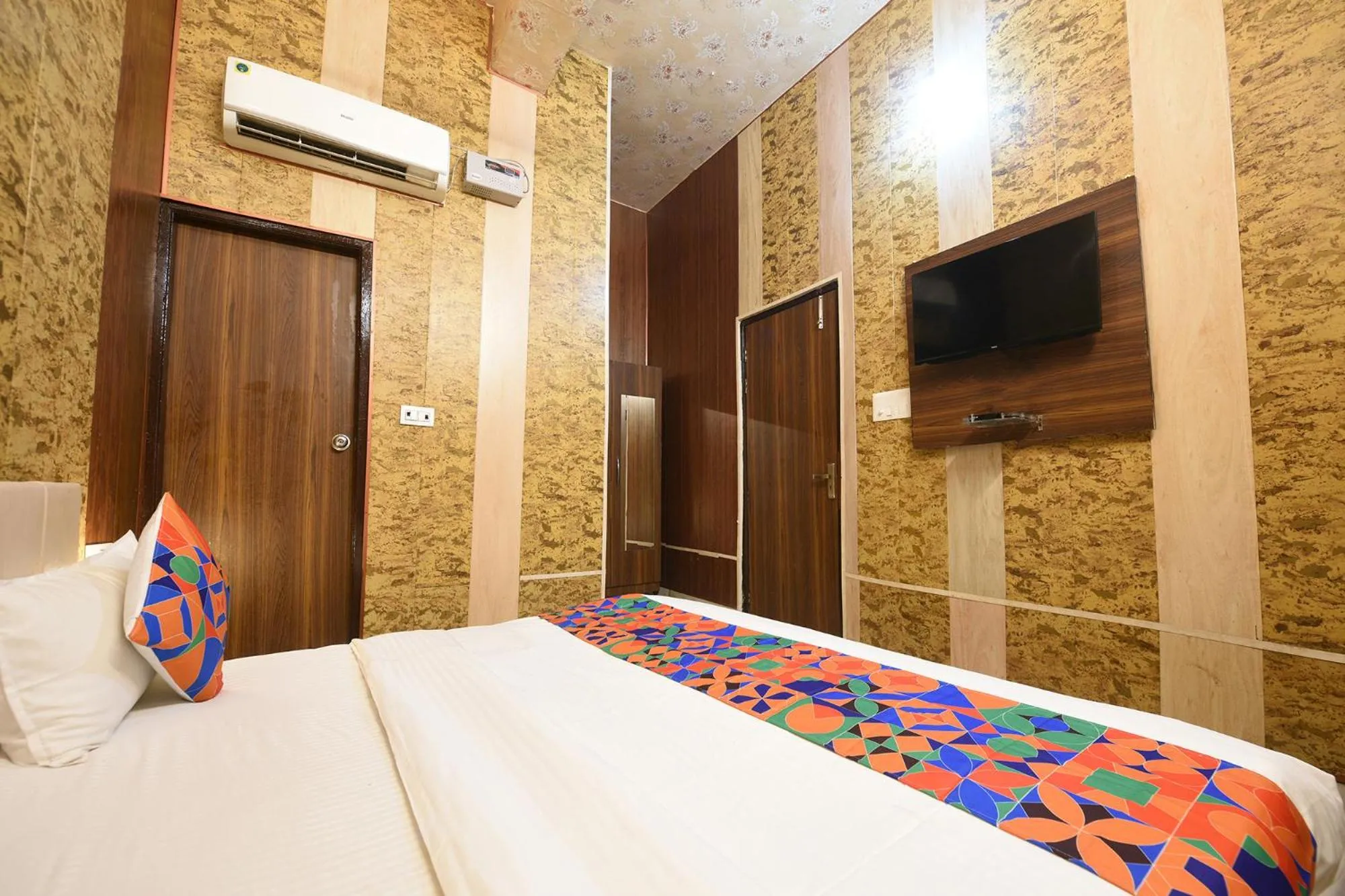 Bed in Via The Grand Palace Near Fortis Escort Hospital