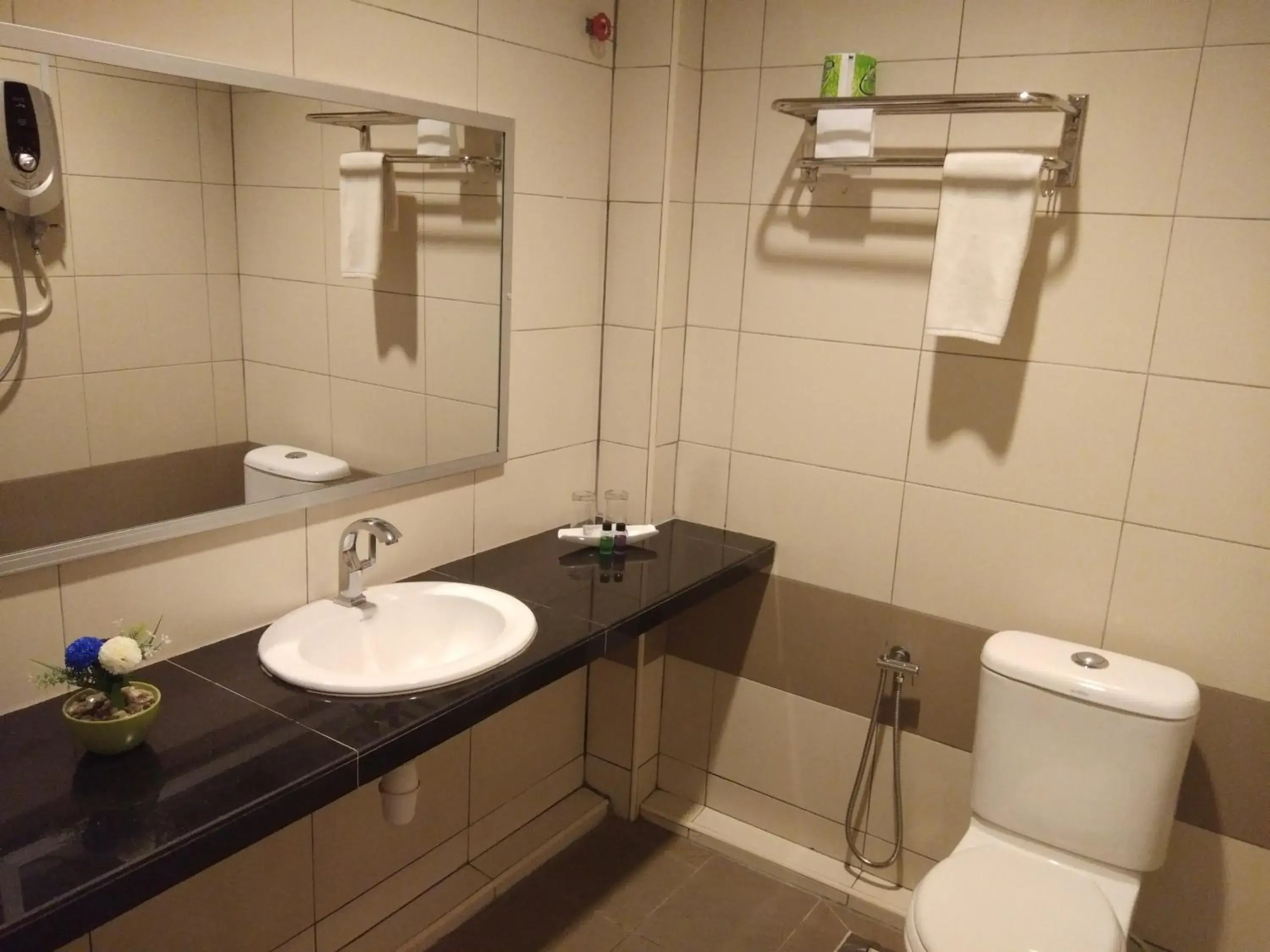 Shower in Salsa Resort Langkawi By Casa Loma Shower in Salsa Resort Langkawi By Casa Loma