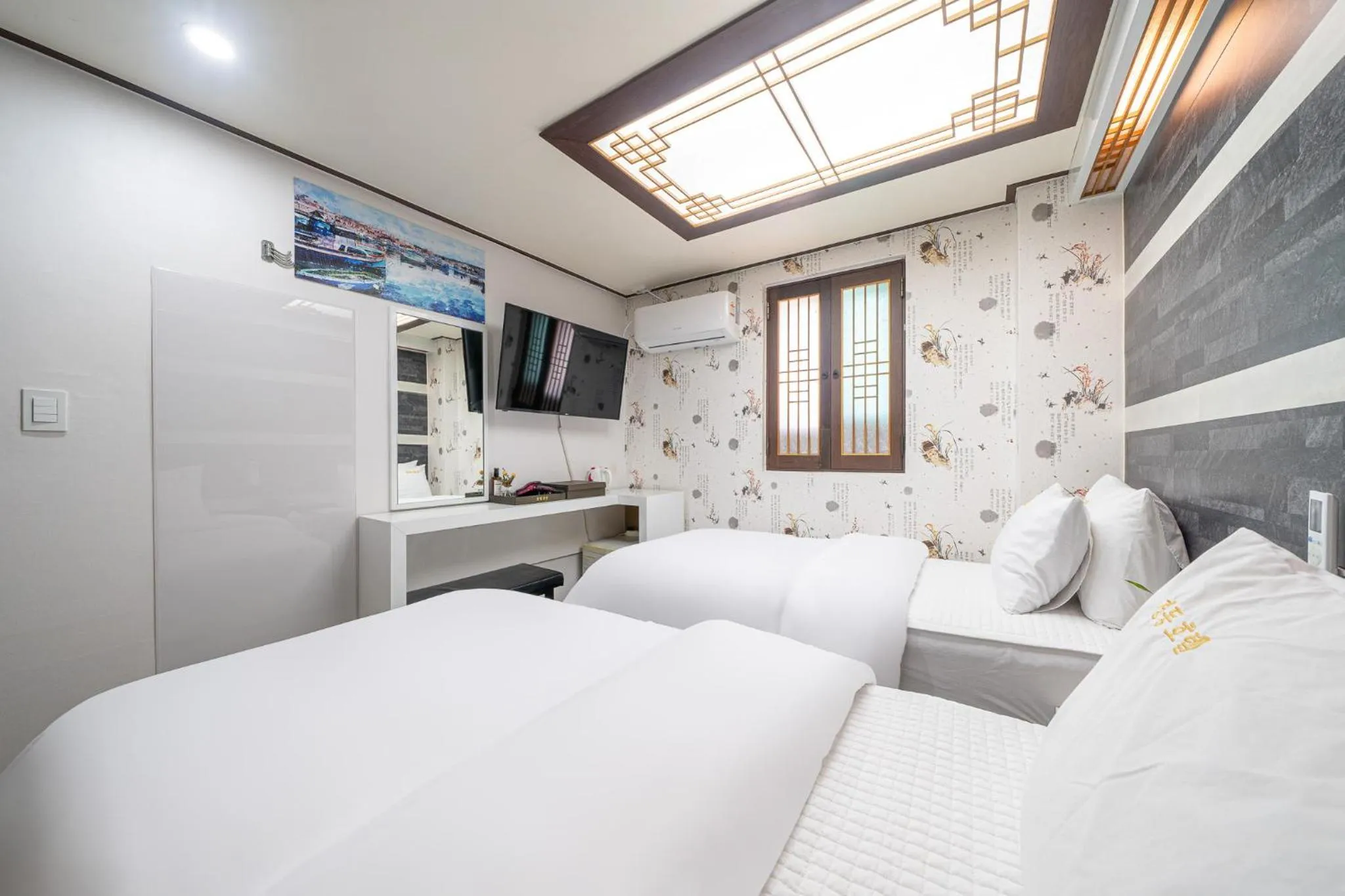 Photo of the whole room, Bed in Kyoung Dong Hotel Myeongdong