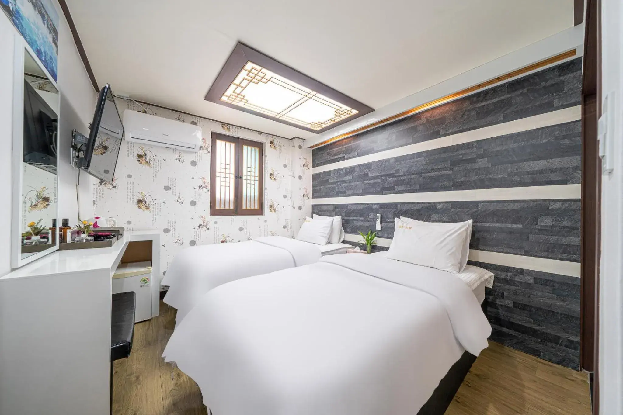 Photo of the whole room, Bed in Kyoung Dong Hotel Myeongdong Photo of the whole room, Bed in Kyoung Dong Hotel Myeongdong