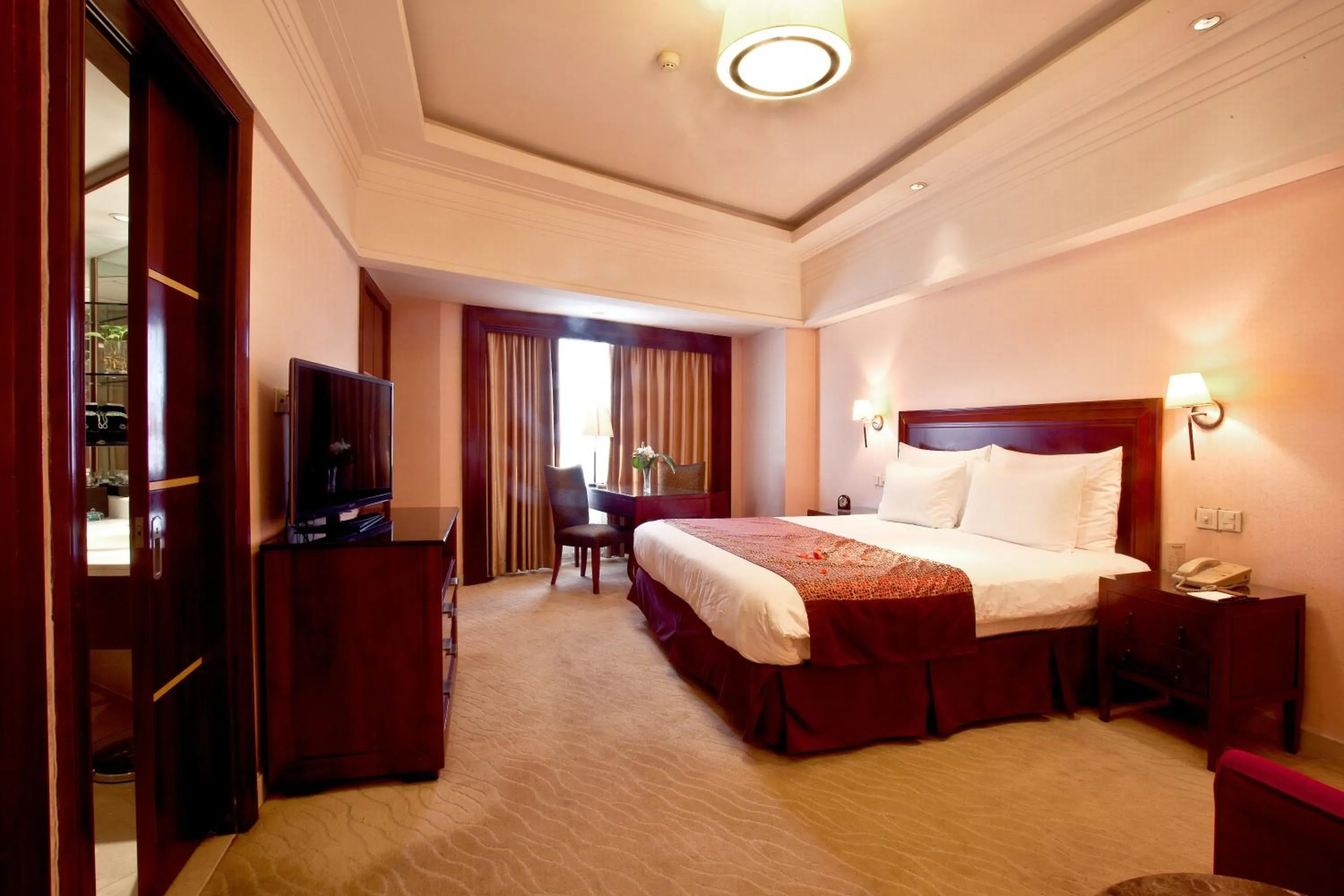 Photo of the whole room, Bed in Xian heng Hotel