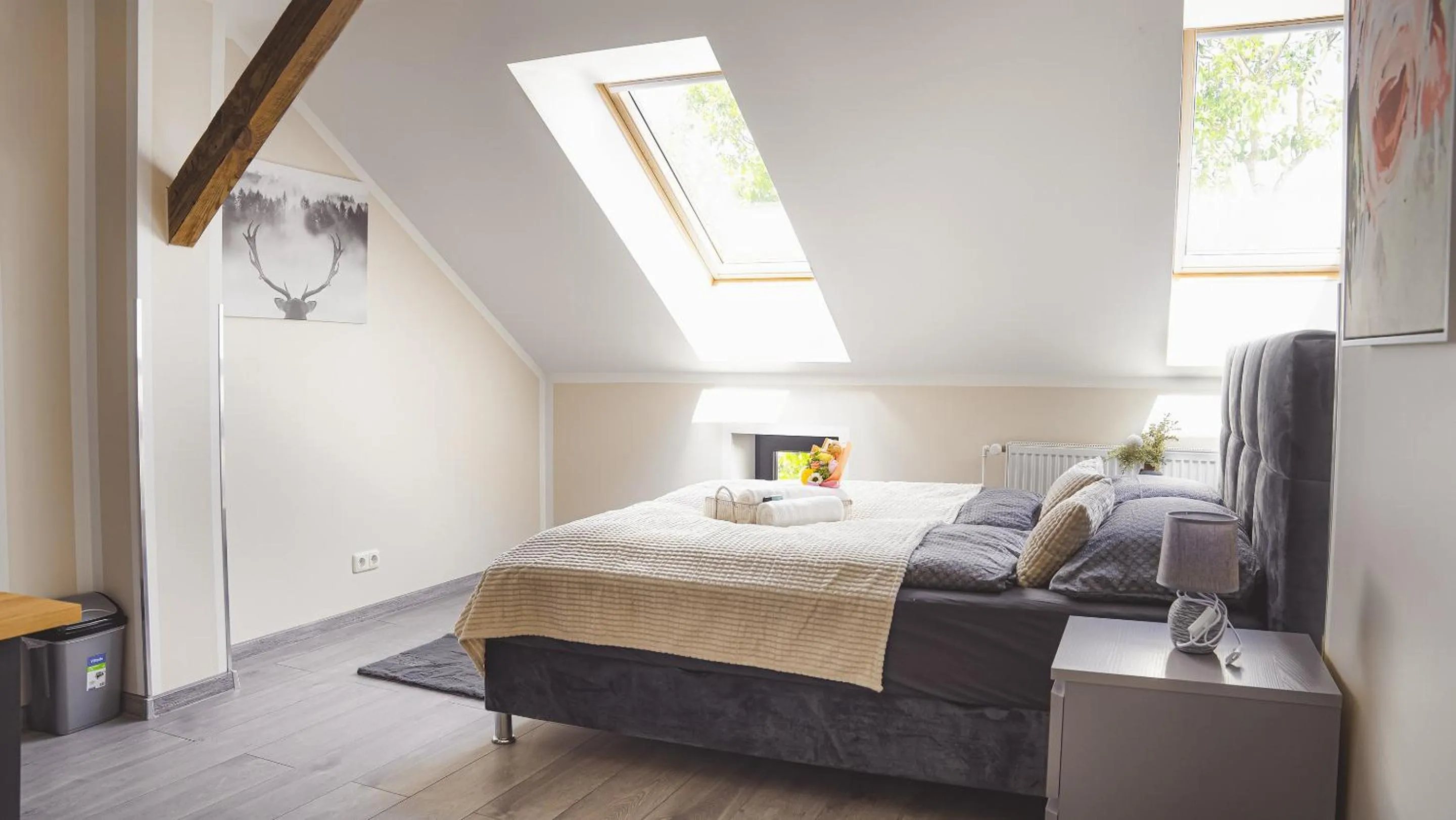 Bedroom, Bed in Amir Deluxe Motel