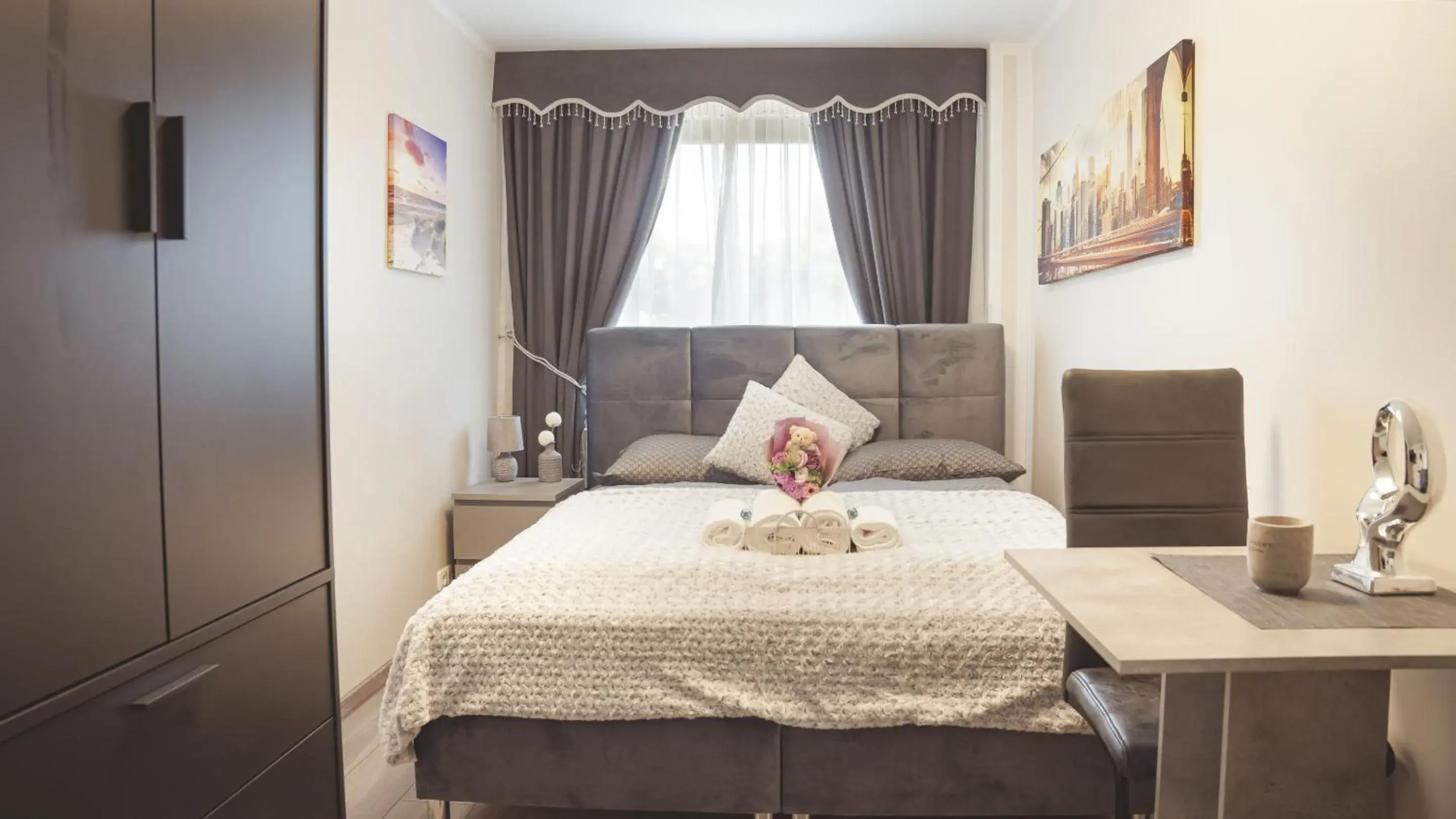 Small Double Room in Amir Delux Motel Small Double Room in Amir Delux Motel