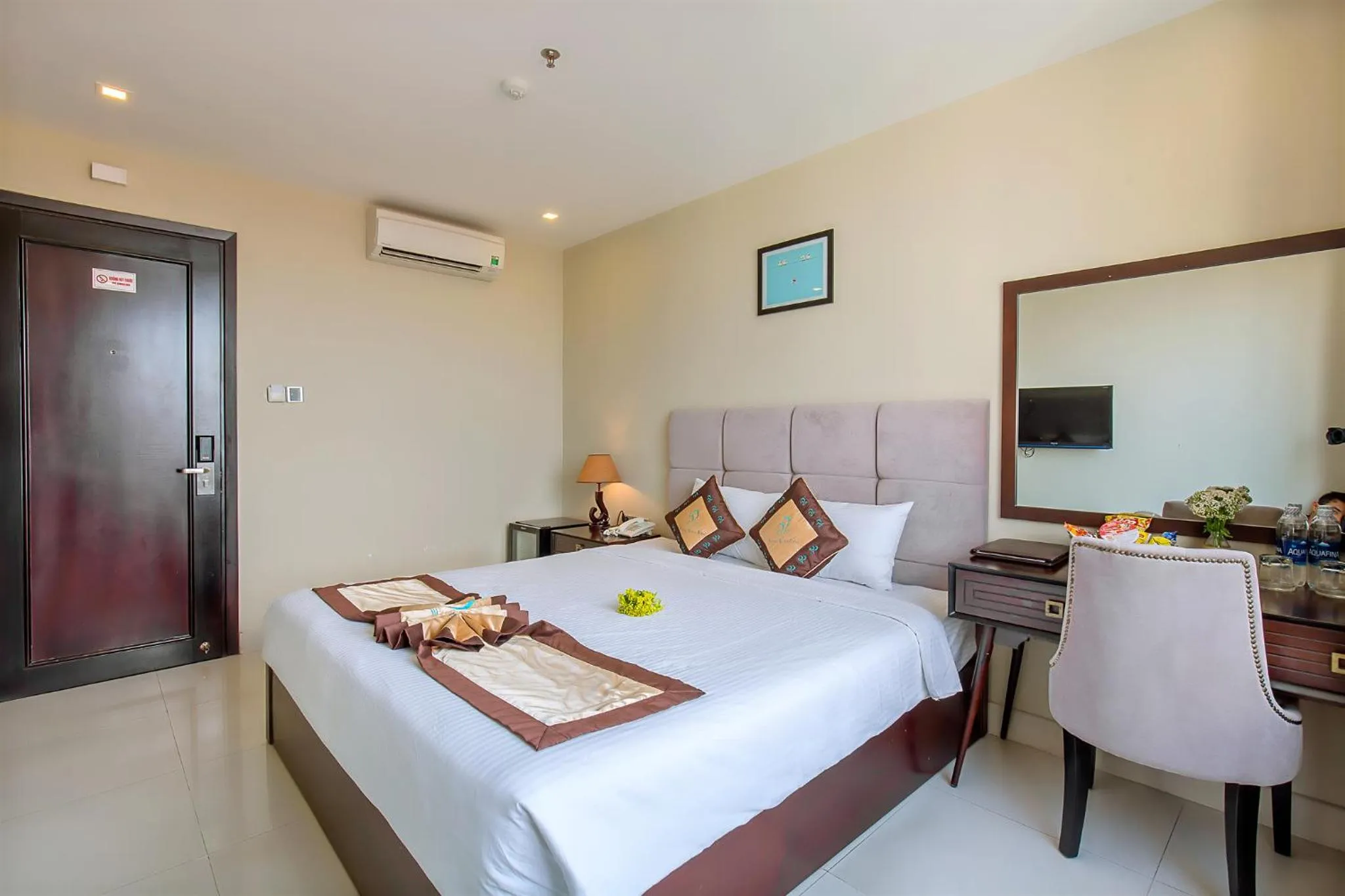 Bedroom, Bed in Ocean Haven Hotel