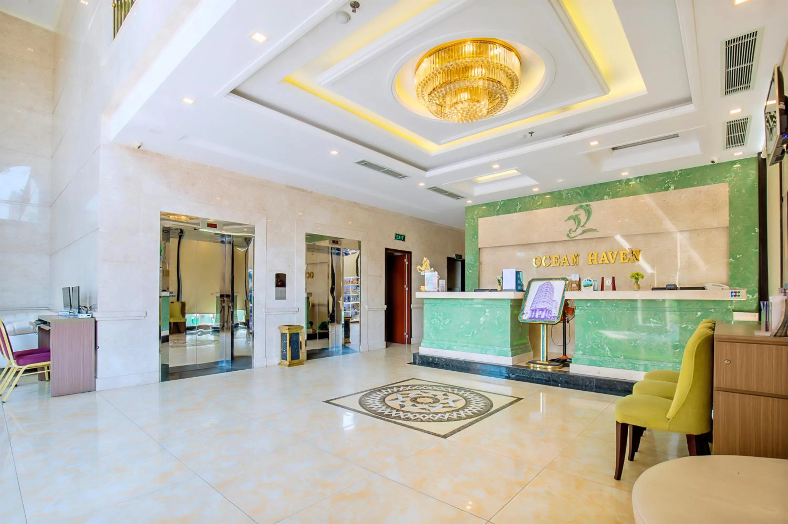 Communal lounge/ TV room in Ocean Haven Hotel