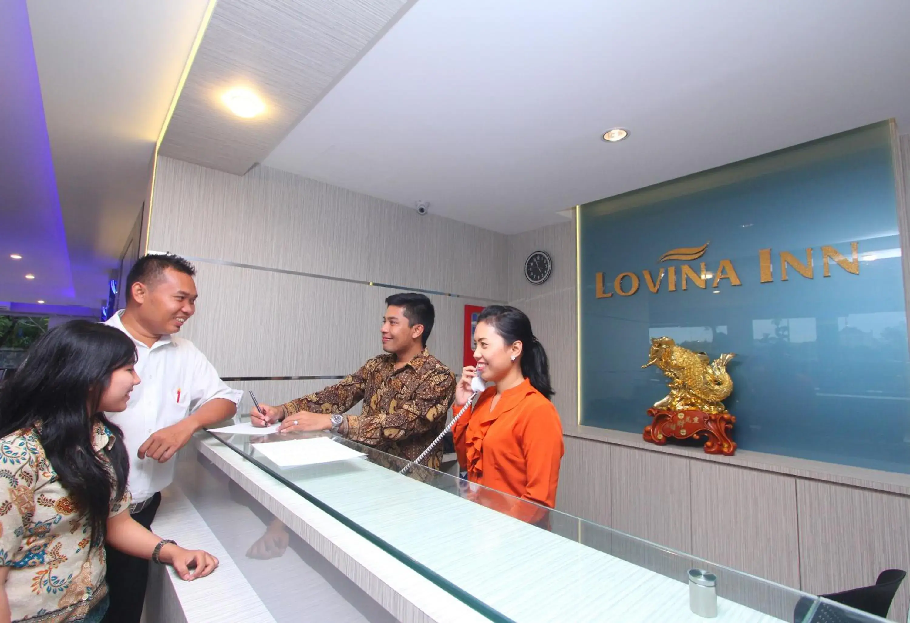 People in Lovina Inn Batam Centre People in Lovina Inn Batam Centre