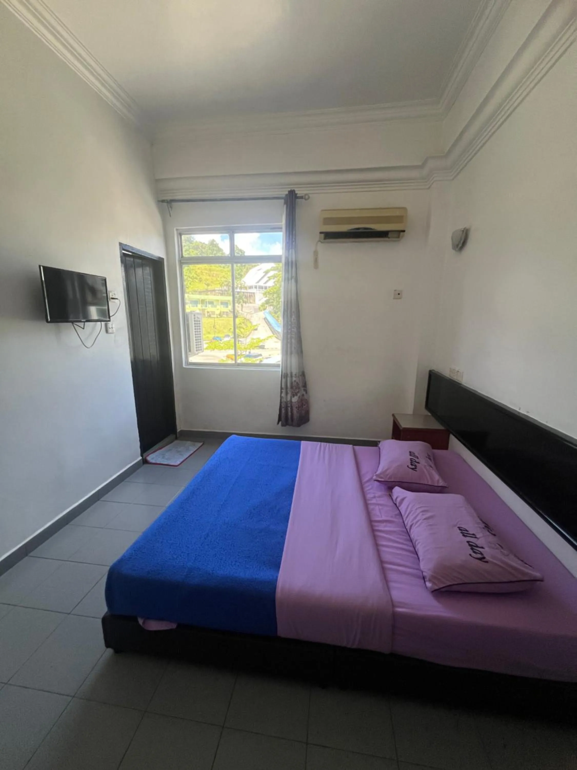 Bed in Dung Fang Hotel