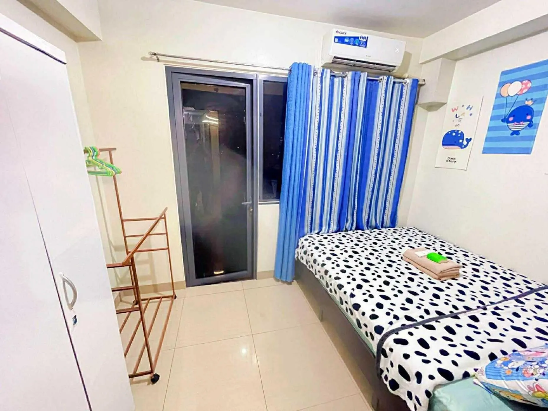 Bed in SHORE 2 Residences MOA