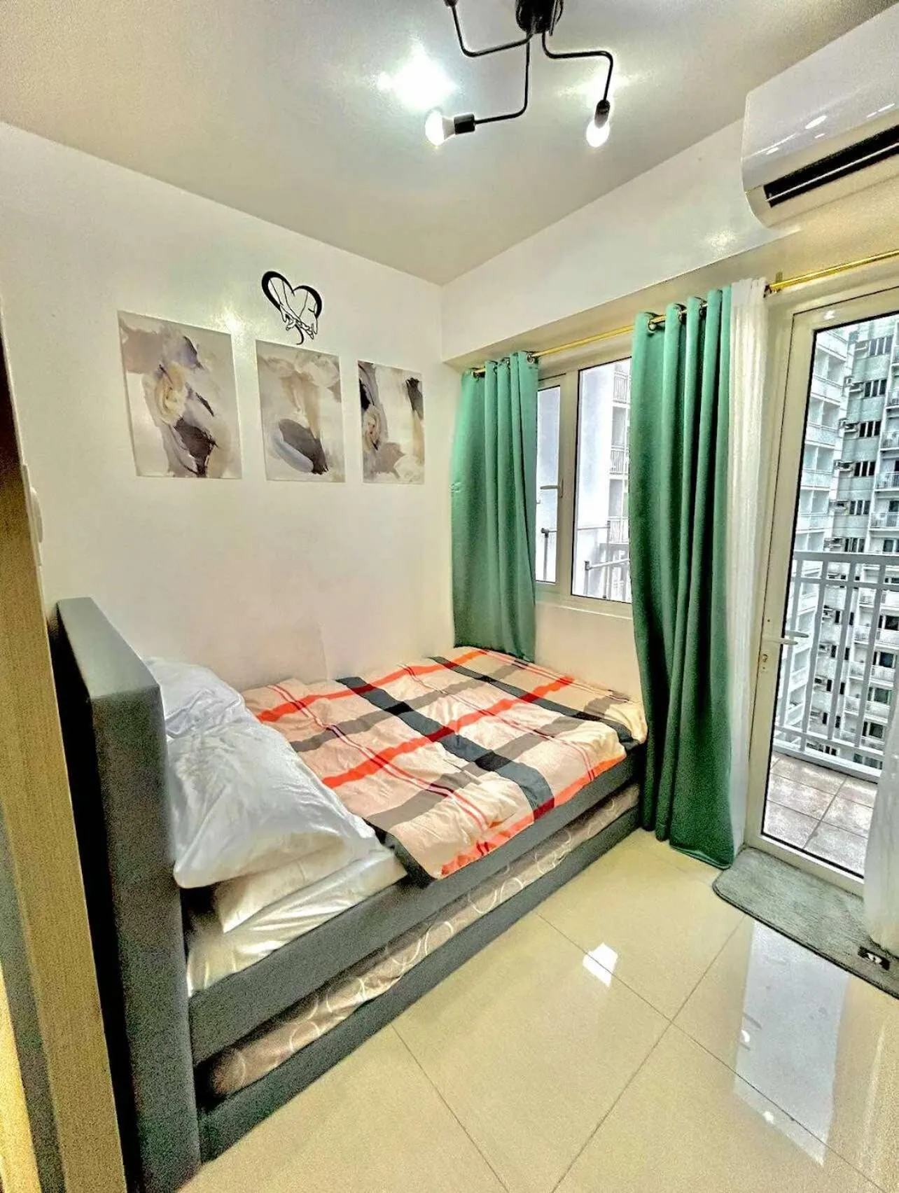 Bed in SHORE 2 Residences MOA
