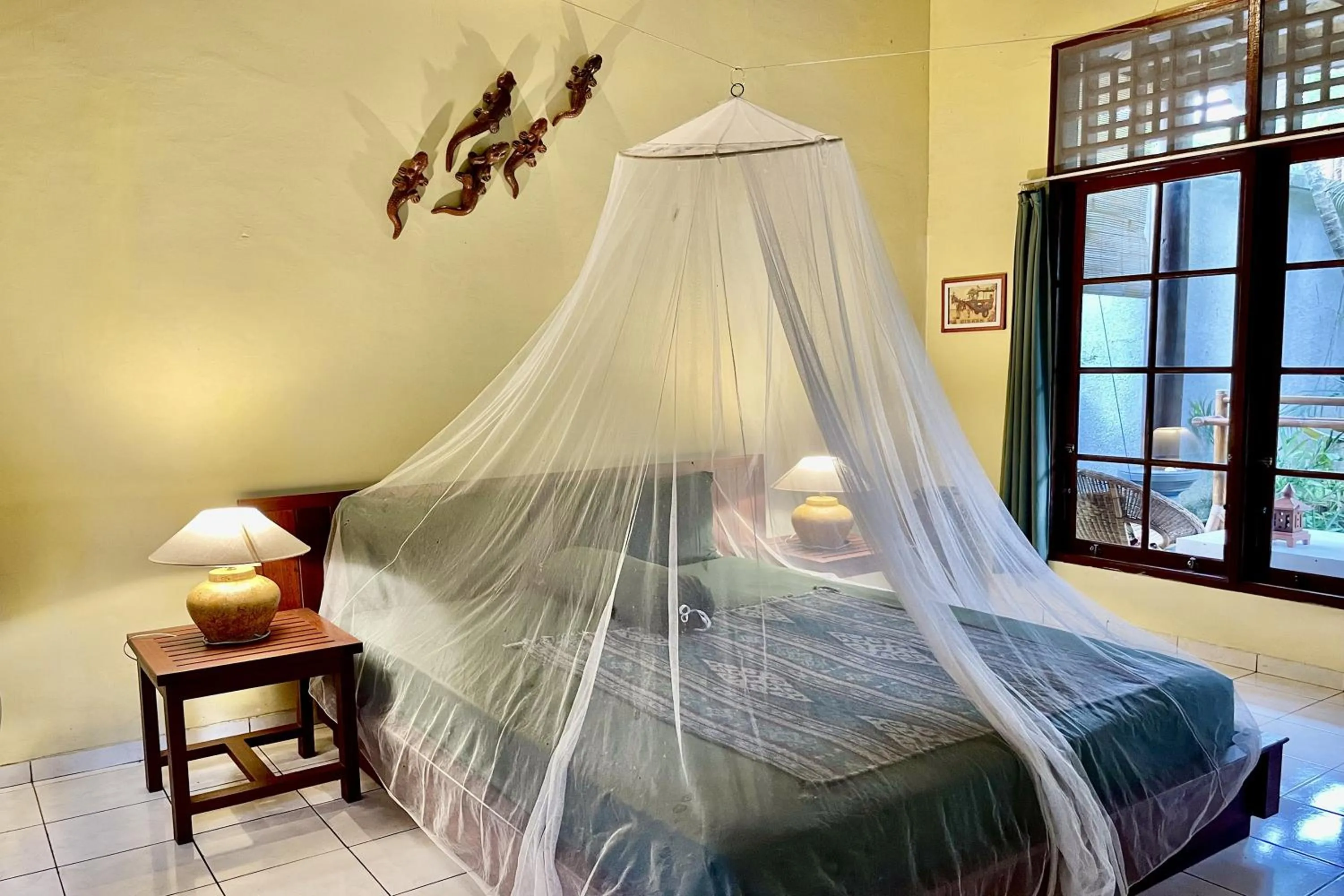 Photo of the whole room, Bed in Raja's Bungalows