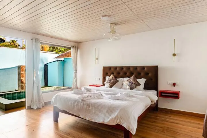 Bedroom, Bed in Sea Shades Cottages I Private Jacuzzi