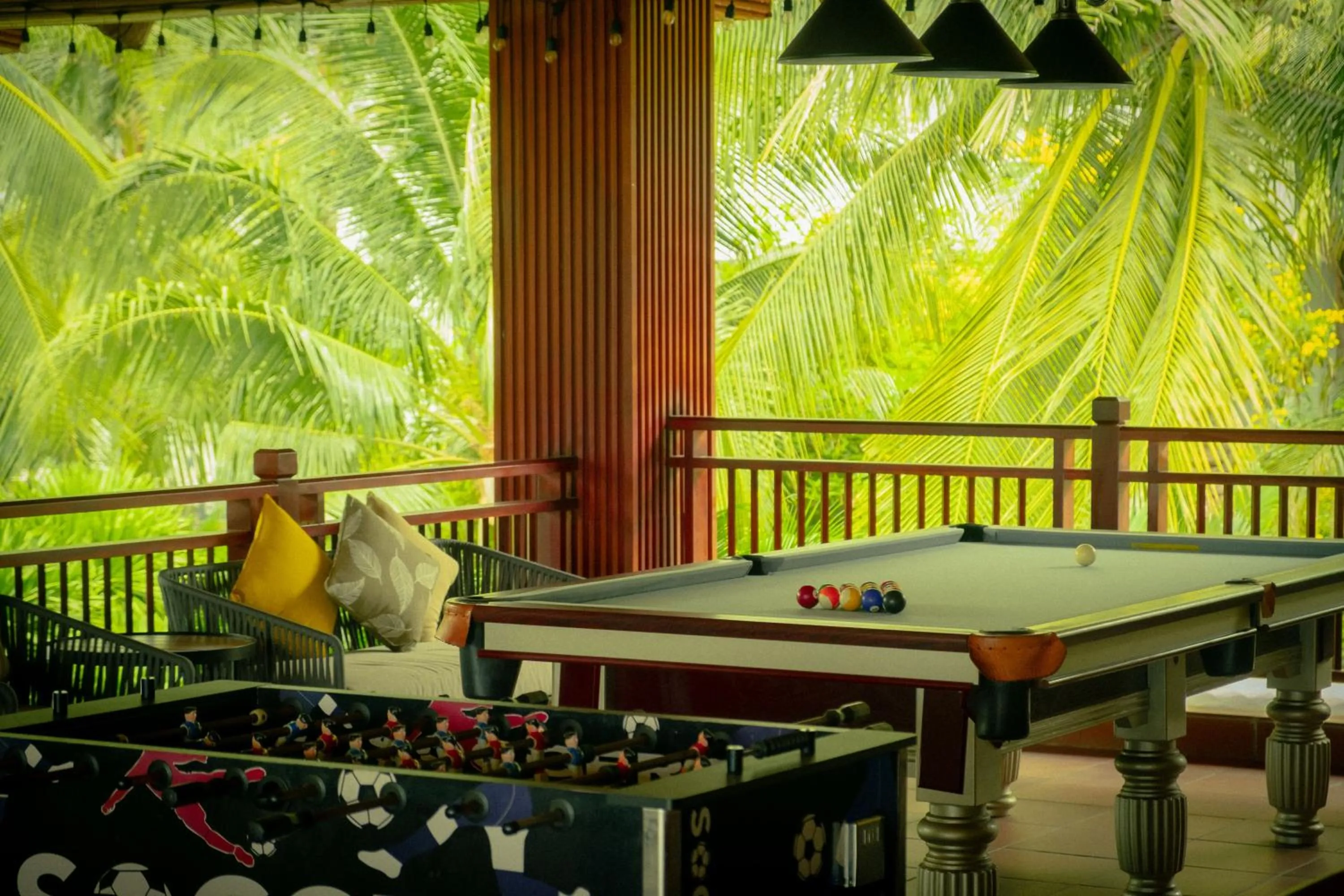 Lounge or bar in Vinpearl Resort & Spa Nha Trang Bay