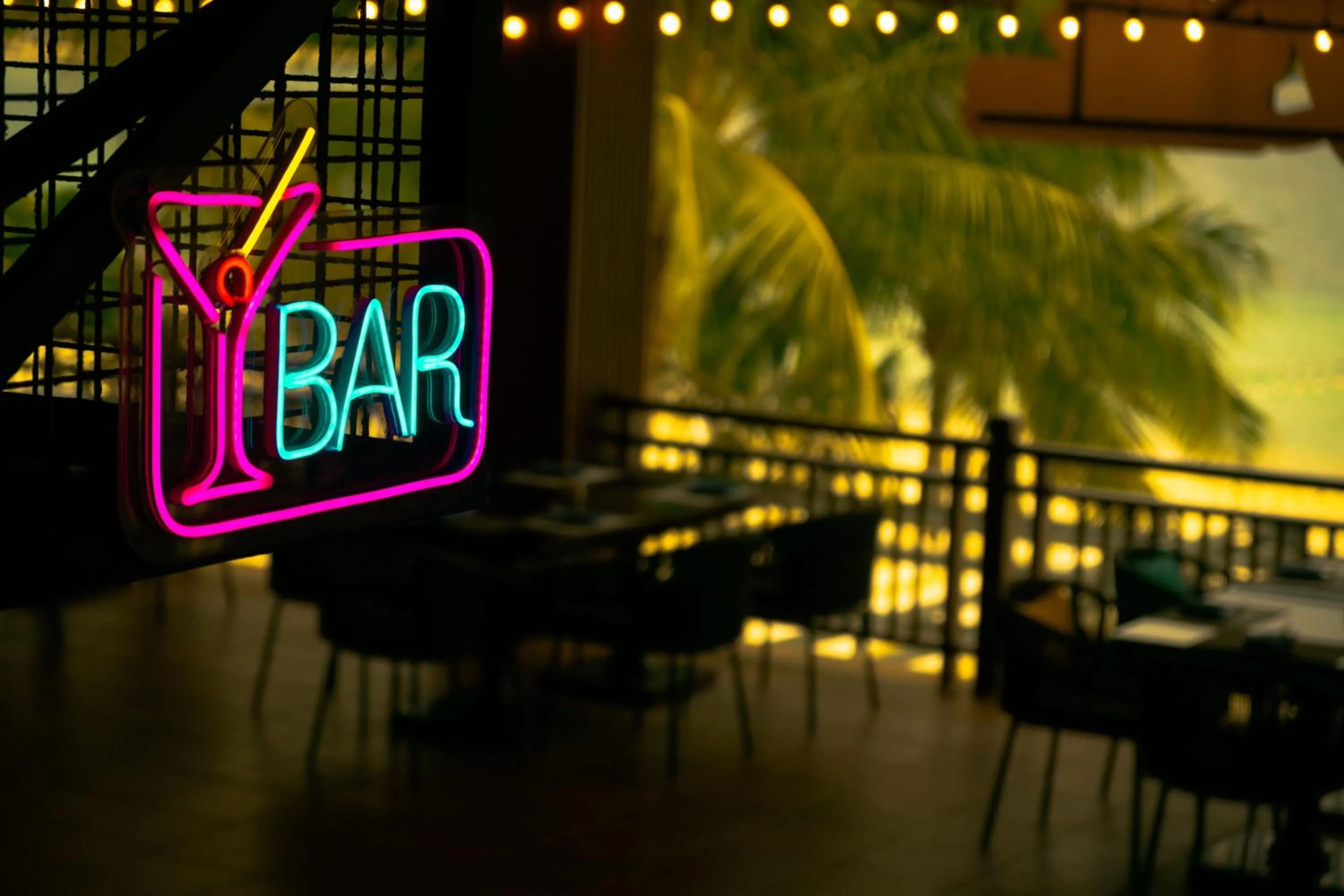 Lounge or bar in Vinpearl Resort & Spa Nha Trang Bay