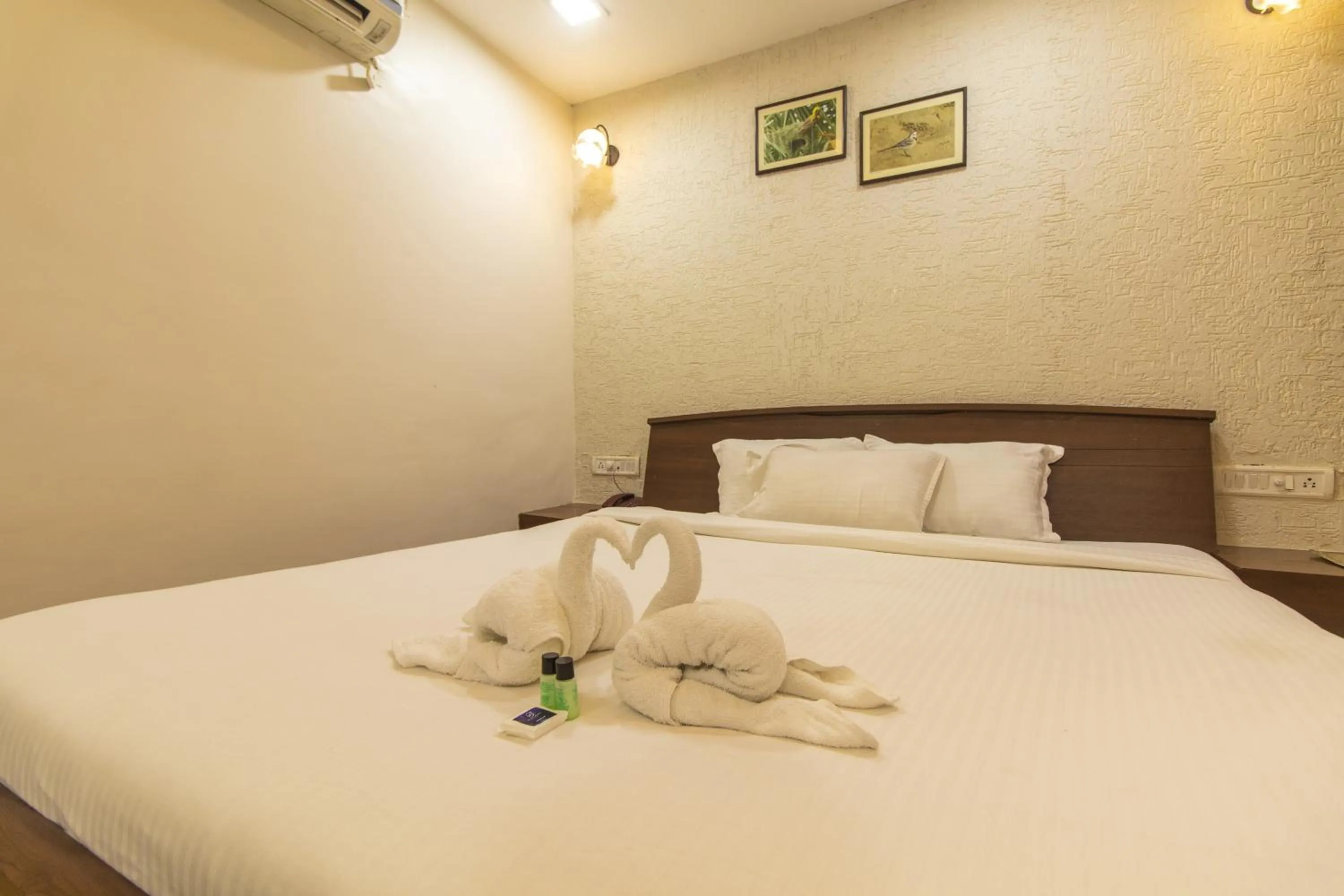 Bedroom, Bed in WOW STAYZ2 Misty Meadows