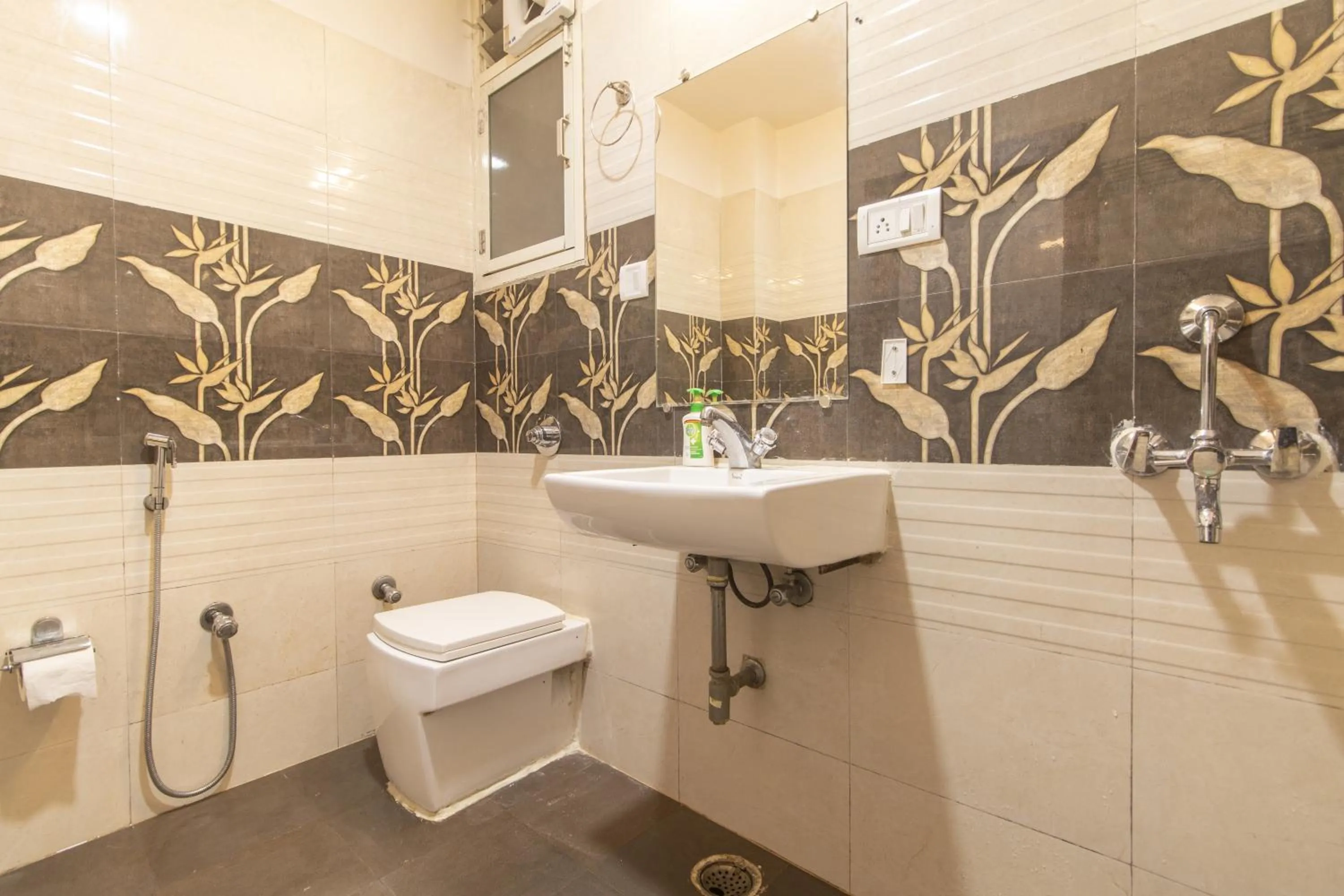 Toilet in WOW STAYZ2 Misty Meadows