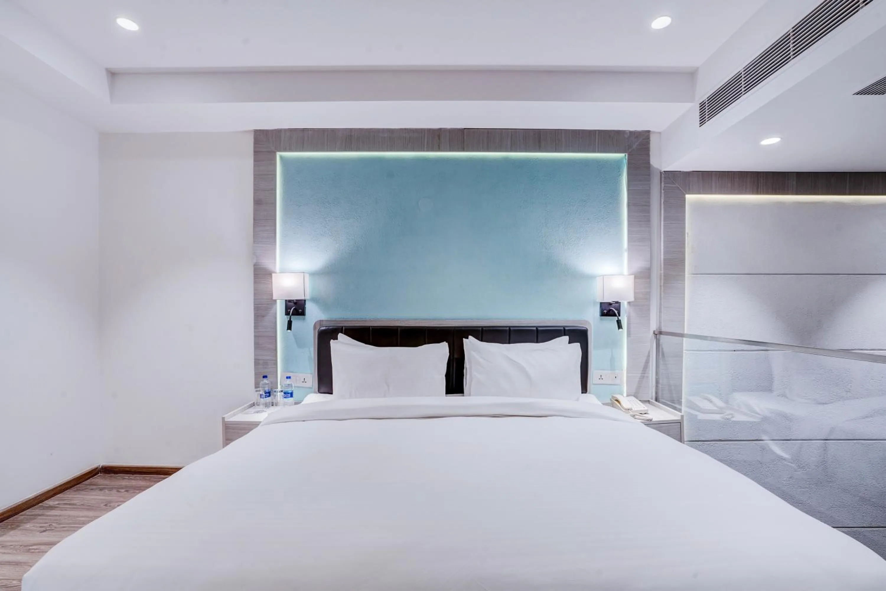 Photo of the whole room, Bed in Sunday Hotel & Residences by CheckIn Gurugram