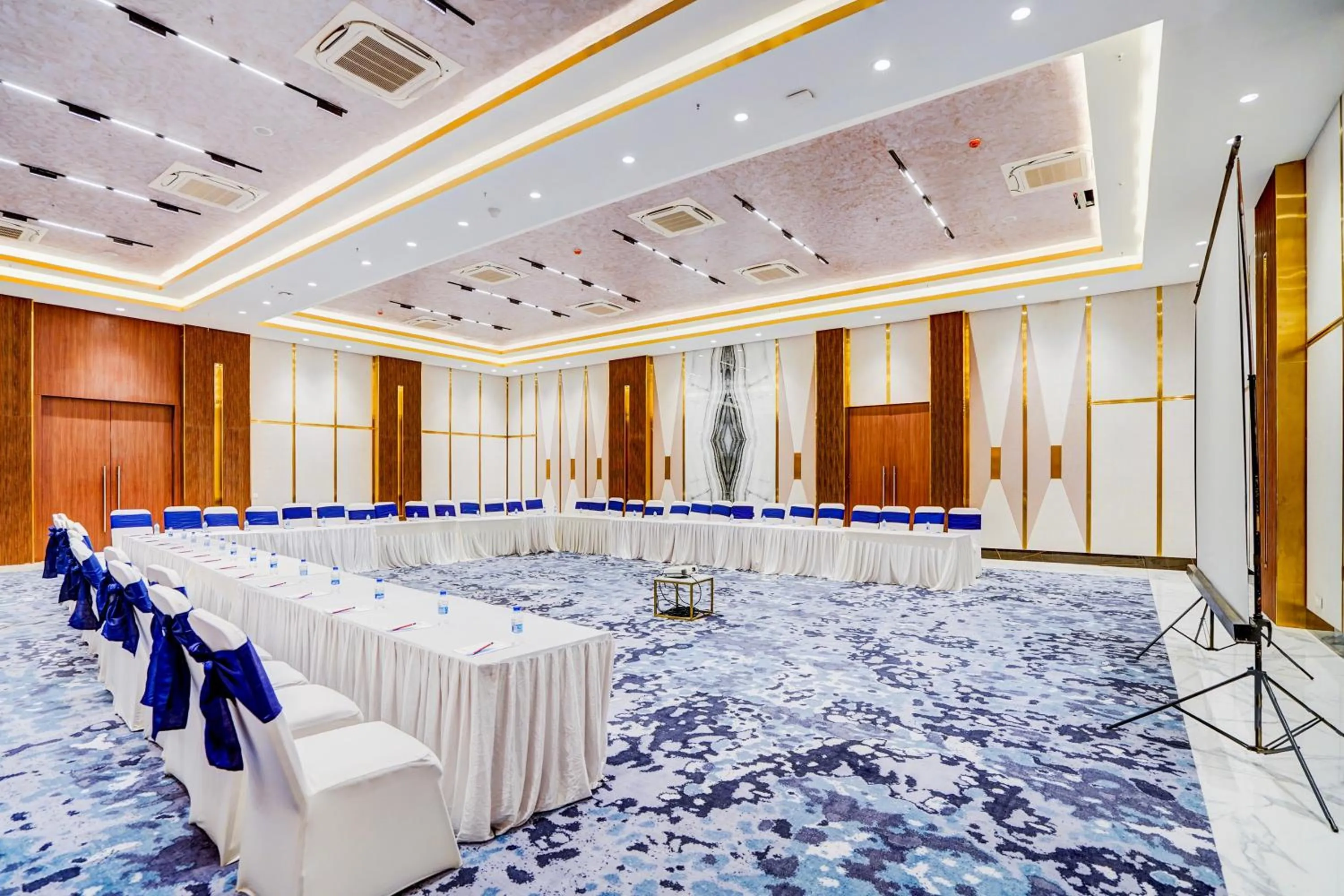 Business facilities in Sunday Hotel & Residences by CheckIn Gurugram