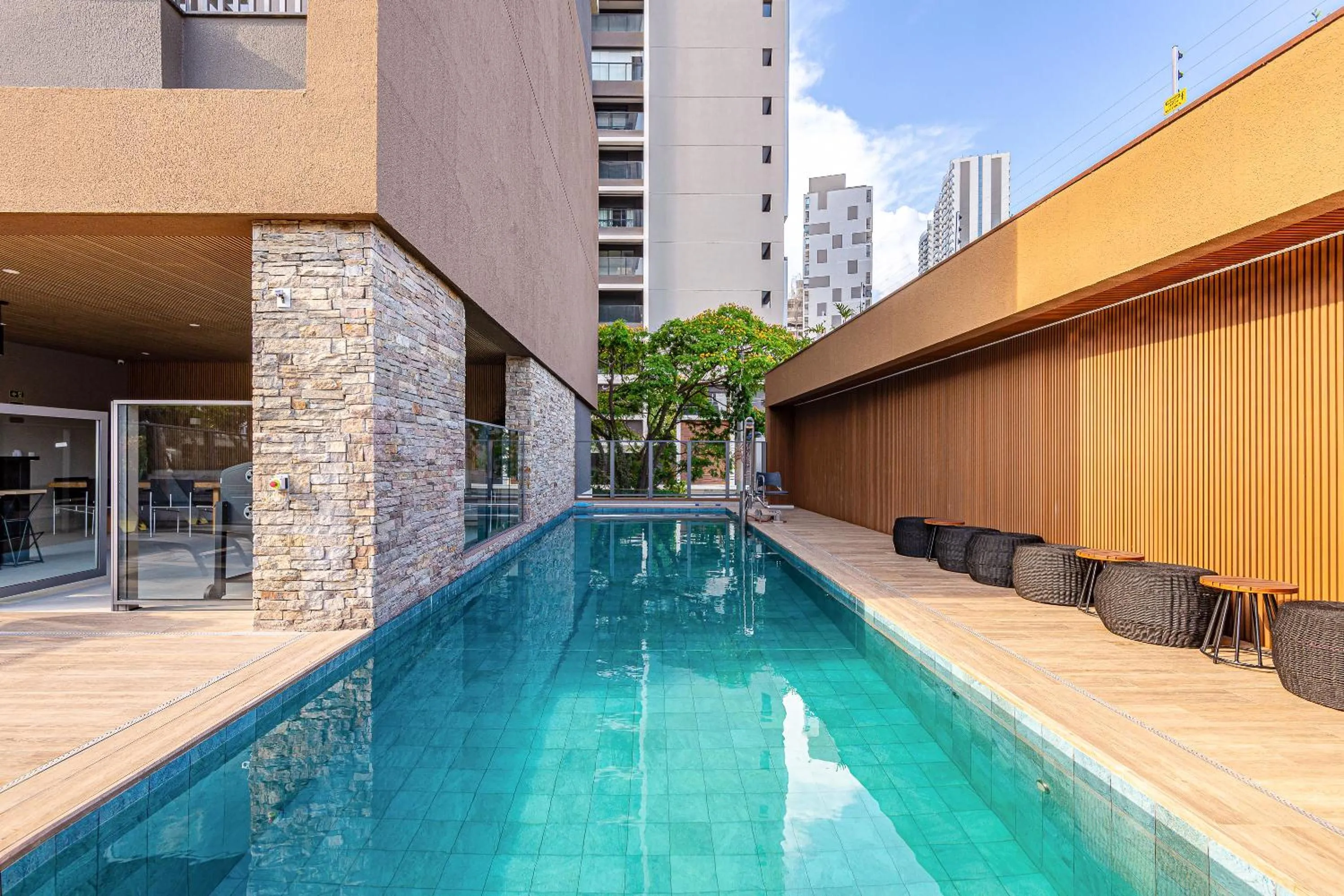 Swimming pool in Roomo Transamerica SP Brooklin 370