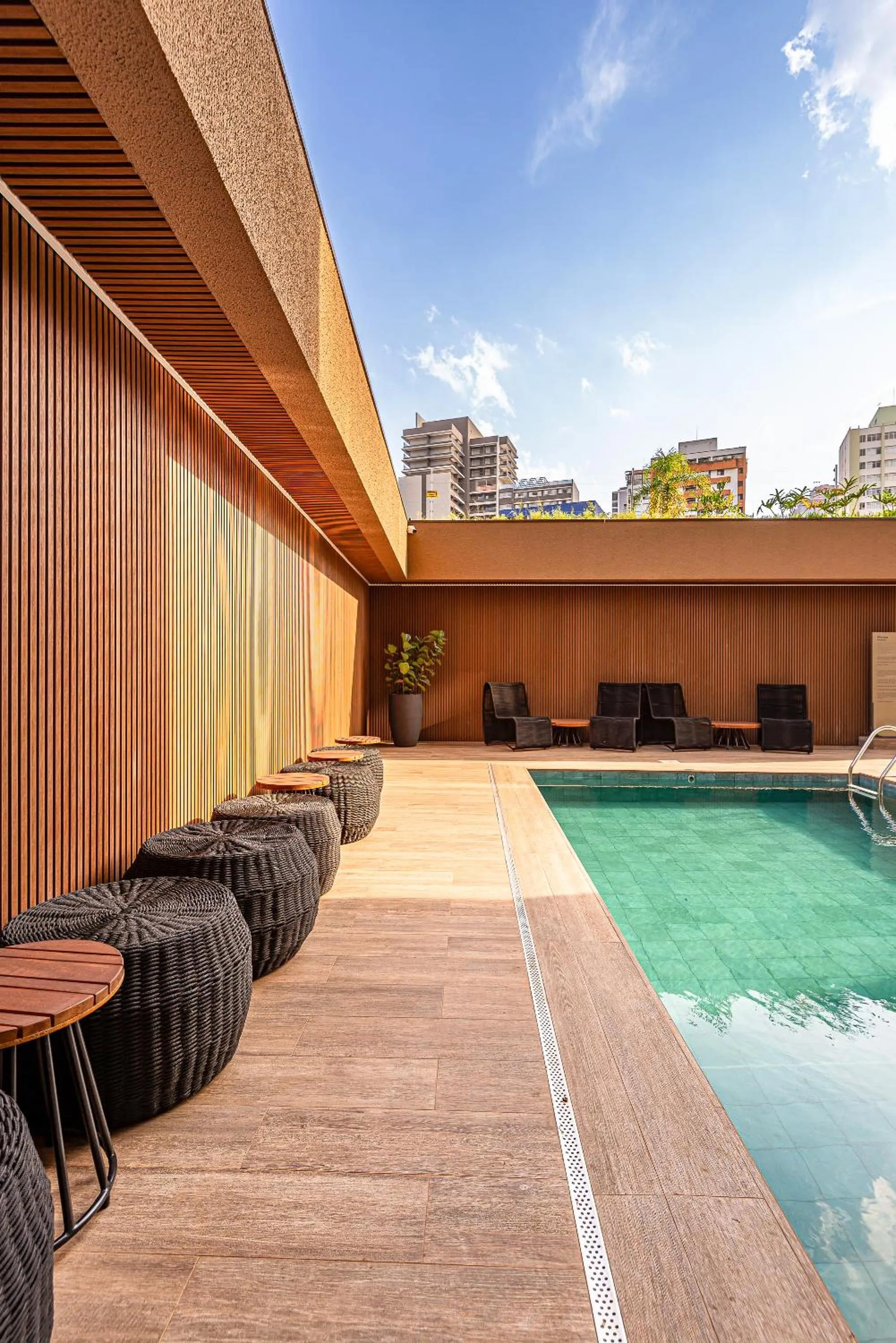 Swimming pool in Roomo Transamerica SP Brooklin 370