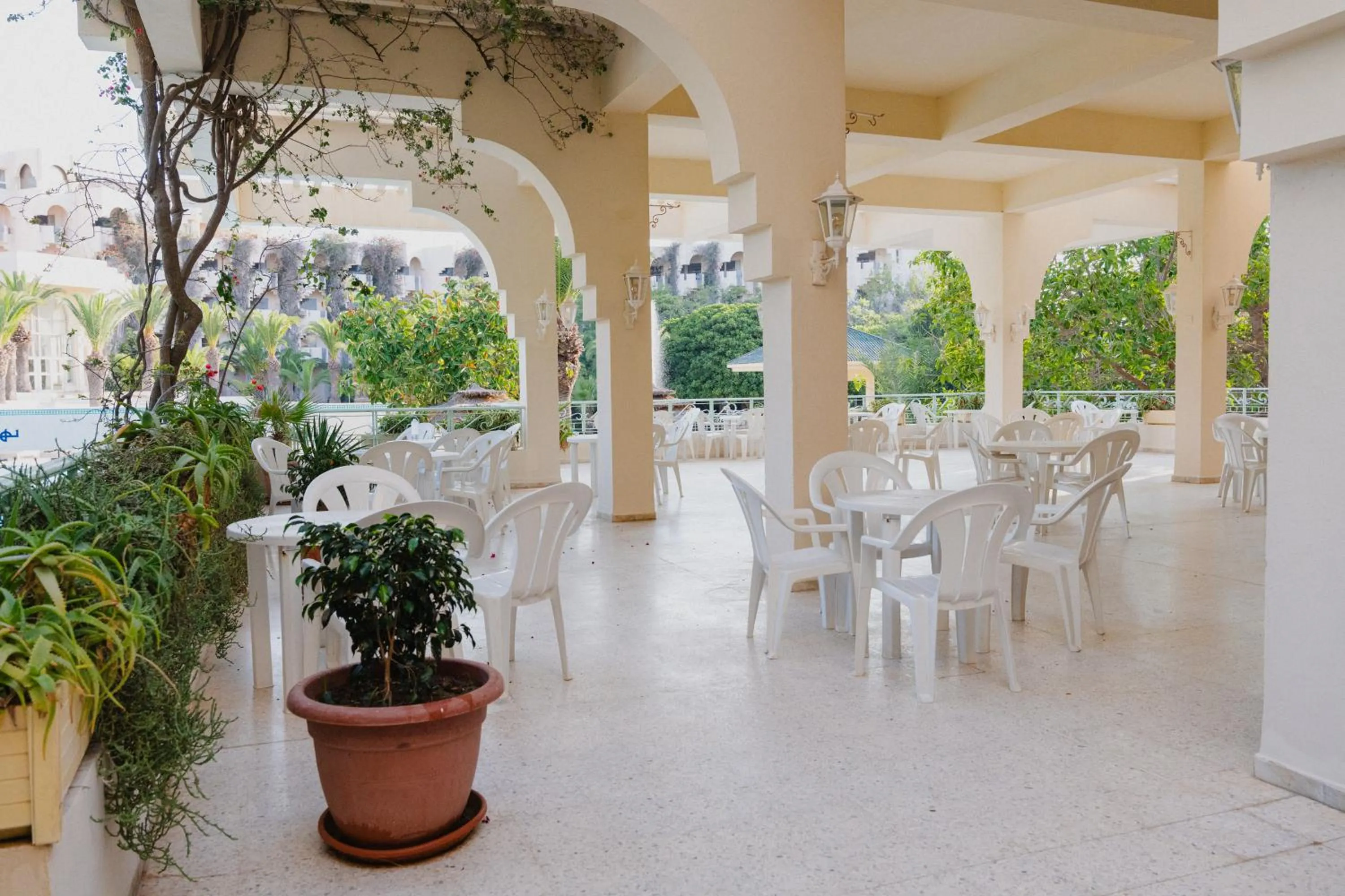 Restaurant/places to eat in Nahrawess Resort & Thalasso