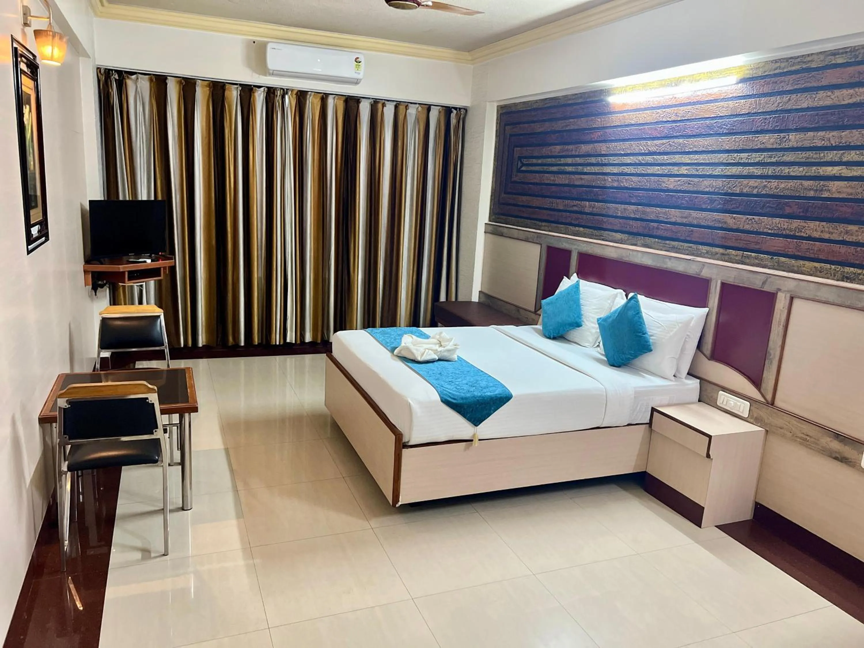 Bedroom, Bed in The Grand Krishna Rooms