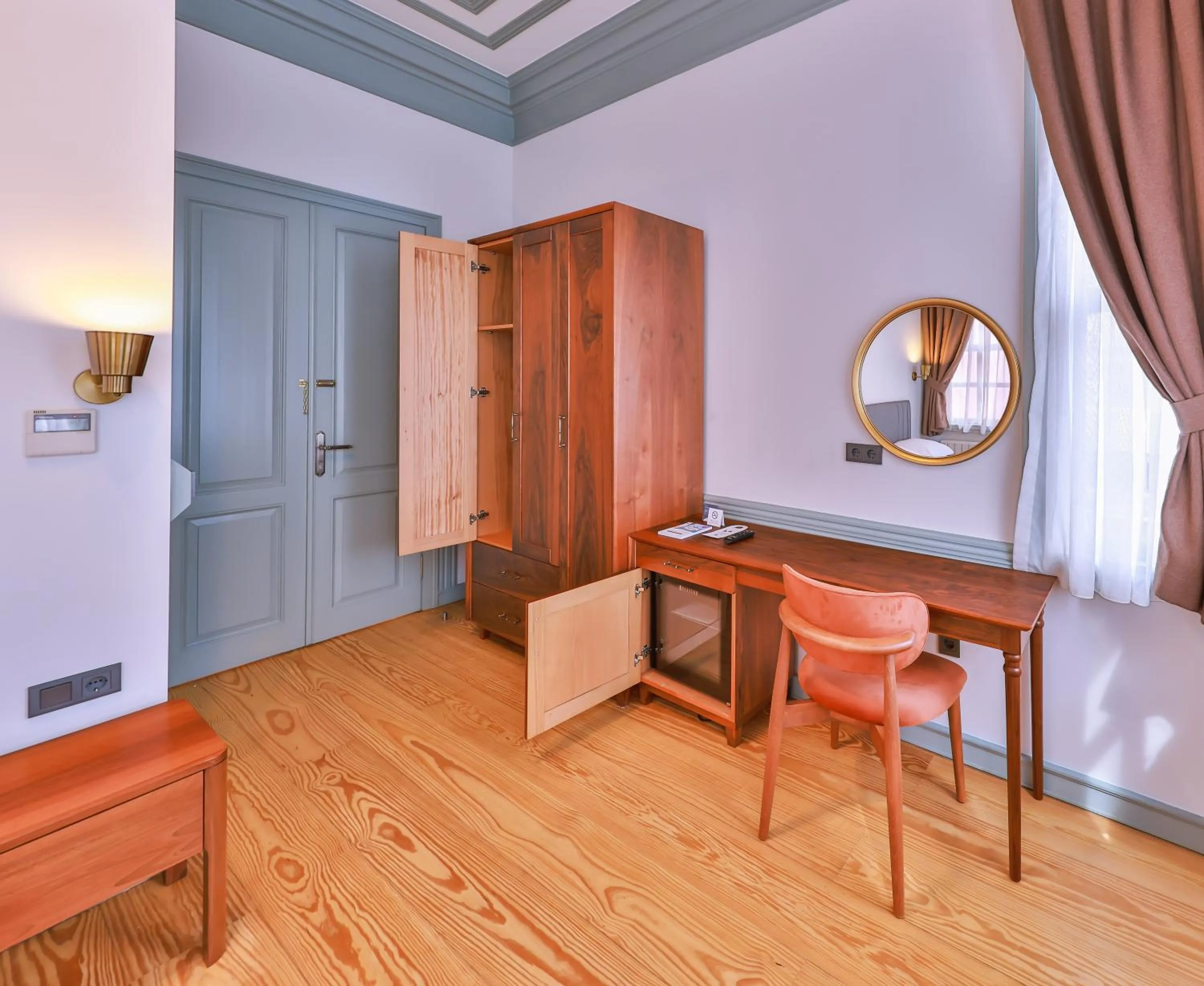 Seating area in Va Mansion