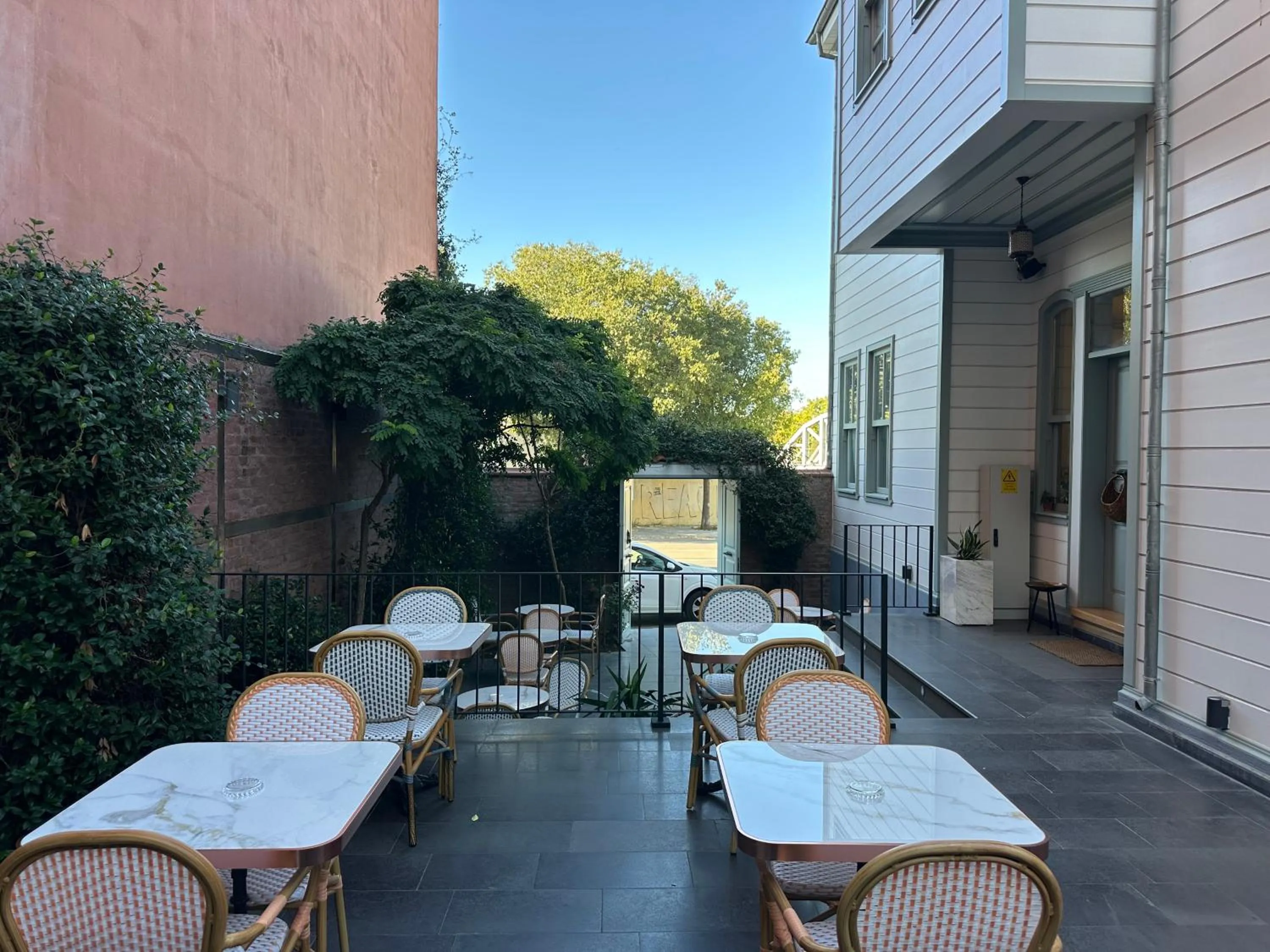 Property building in Va Mansion