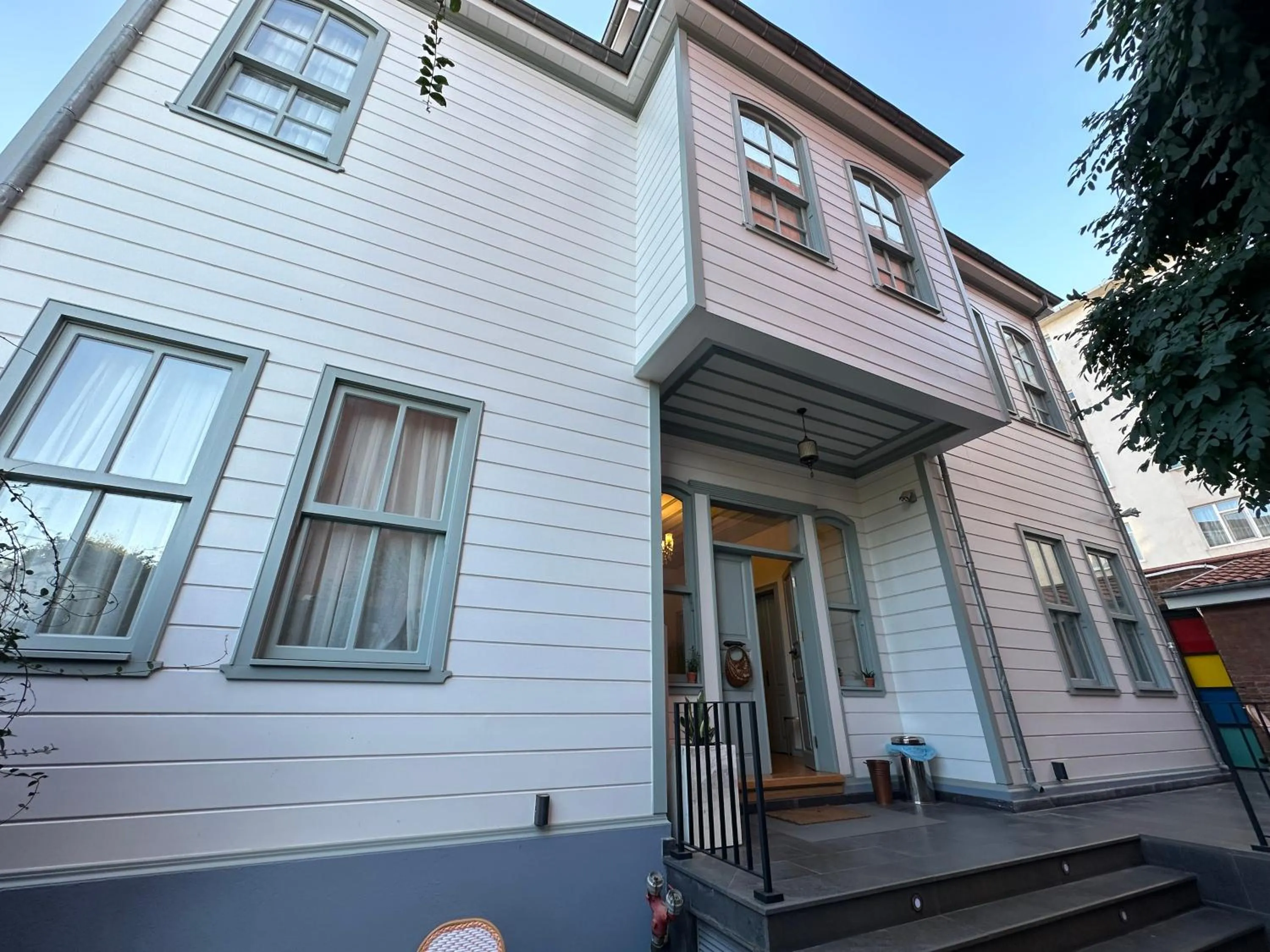 Property building in Va Mansion