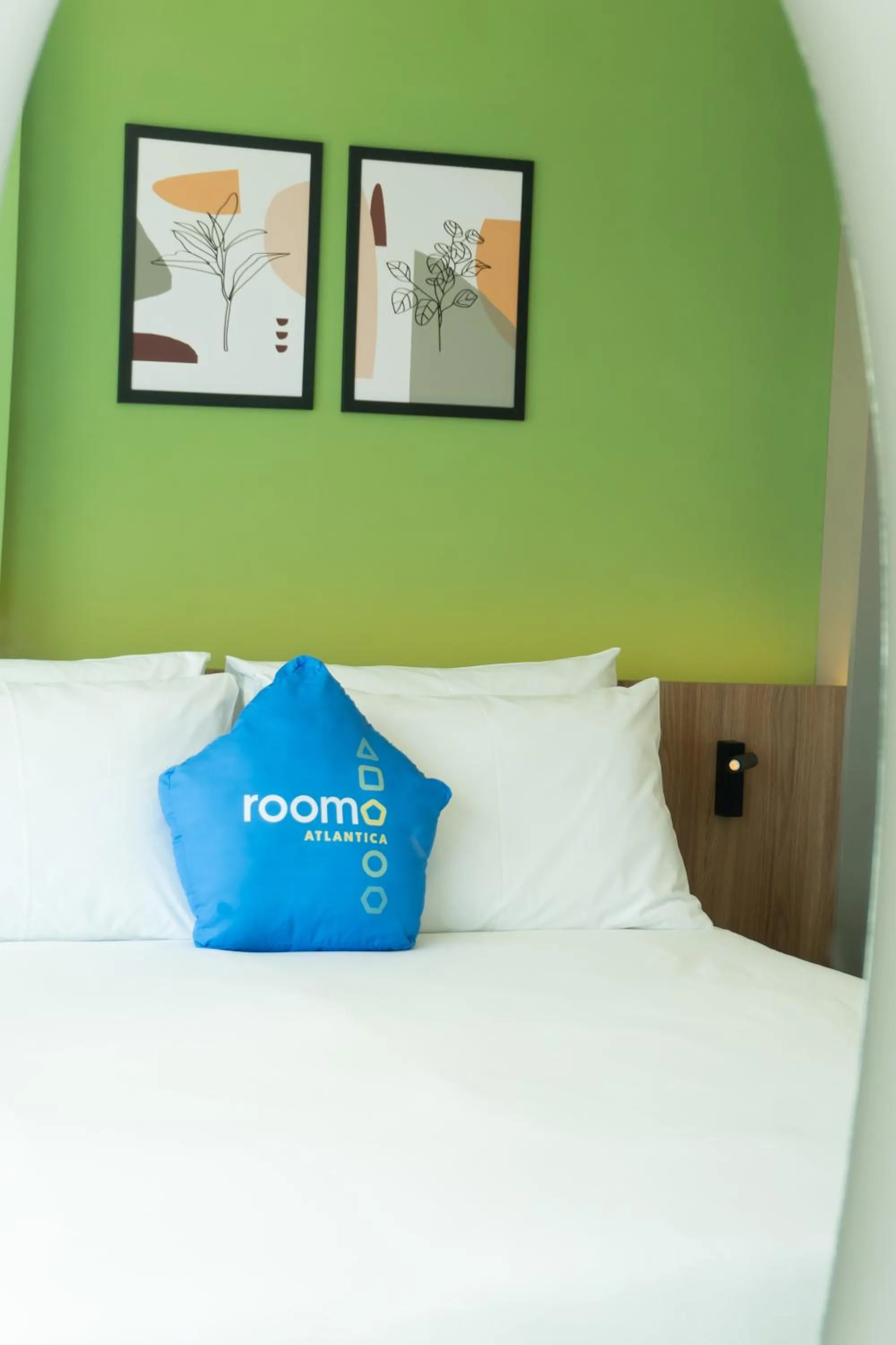 Bedroom, Bed in Roomo Transamerica Recife Parque do Cais