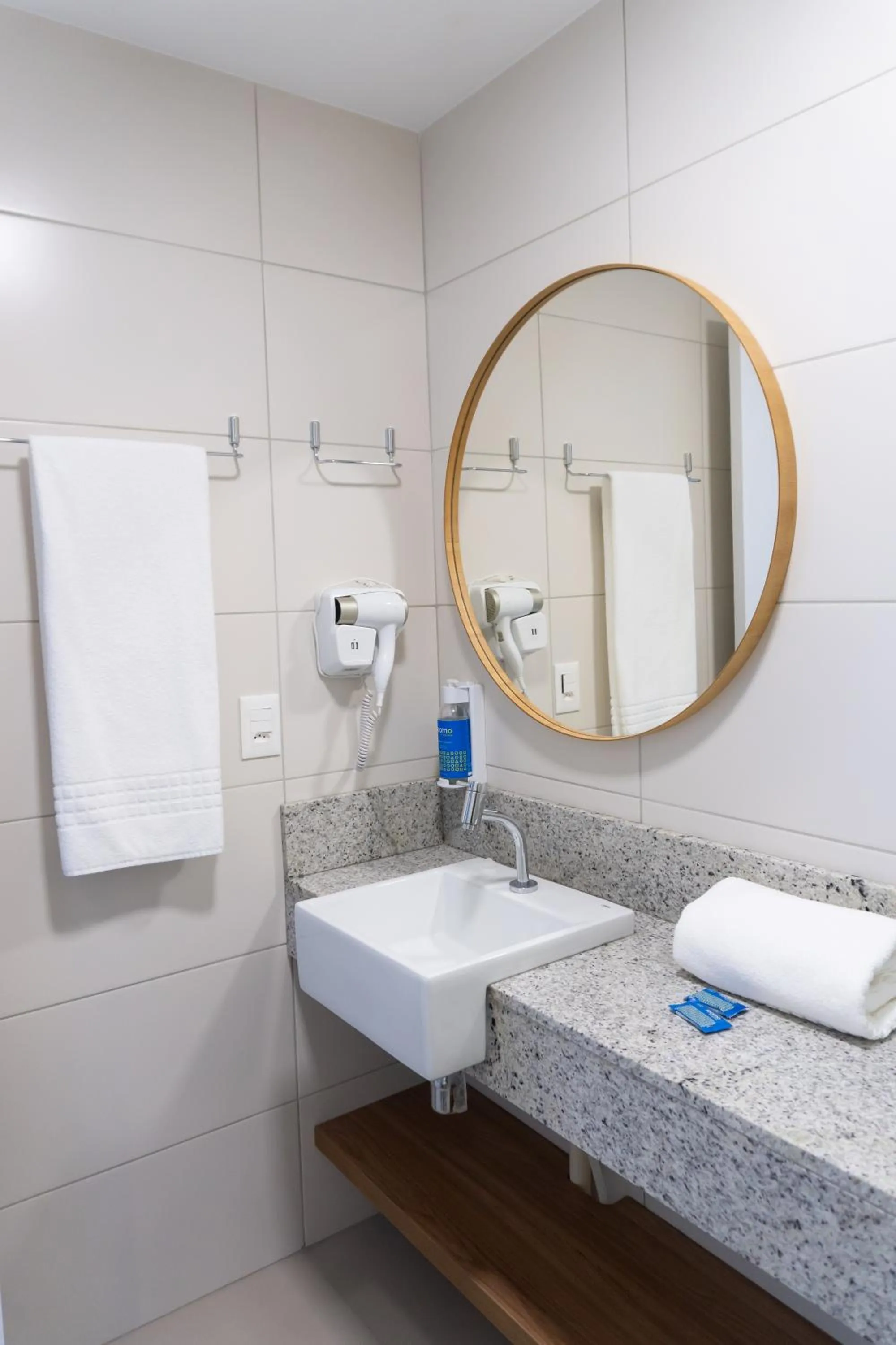 Bathroom in Roomo Transamerica Recife Parque do Cais