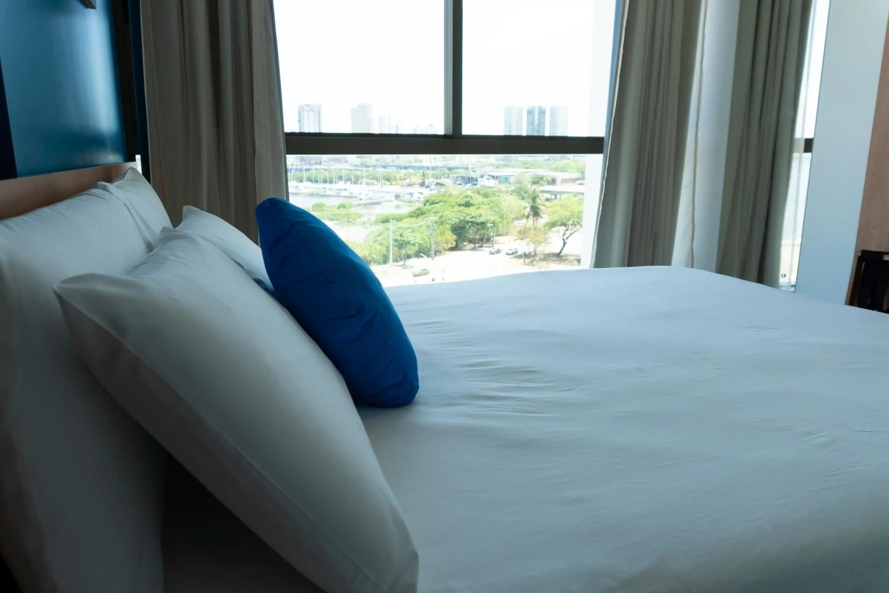 Bedroom, Bed in Roomo Transamerica Recife Parque do Cais