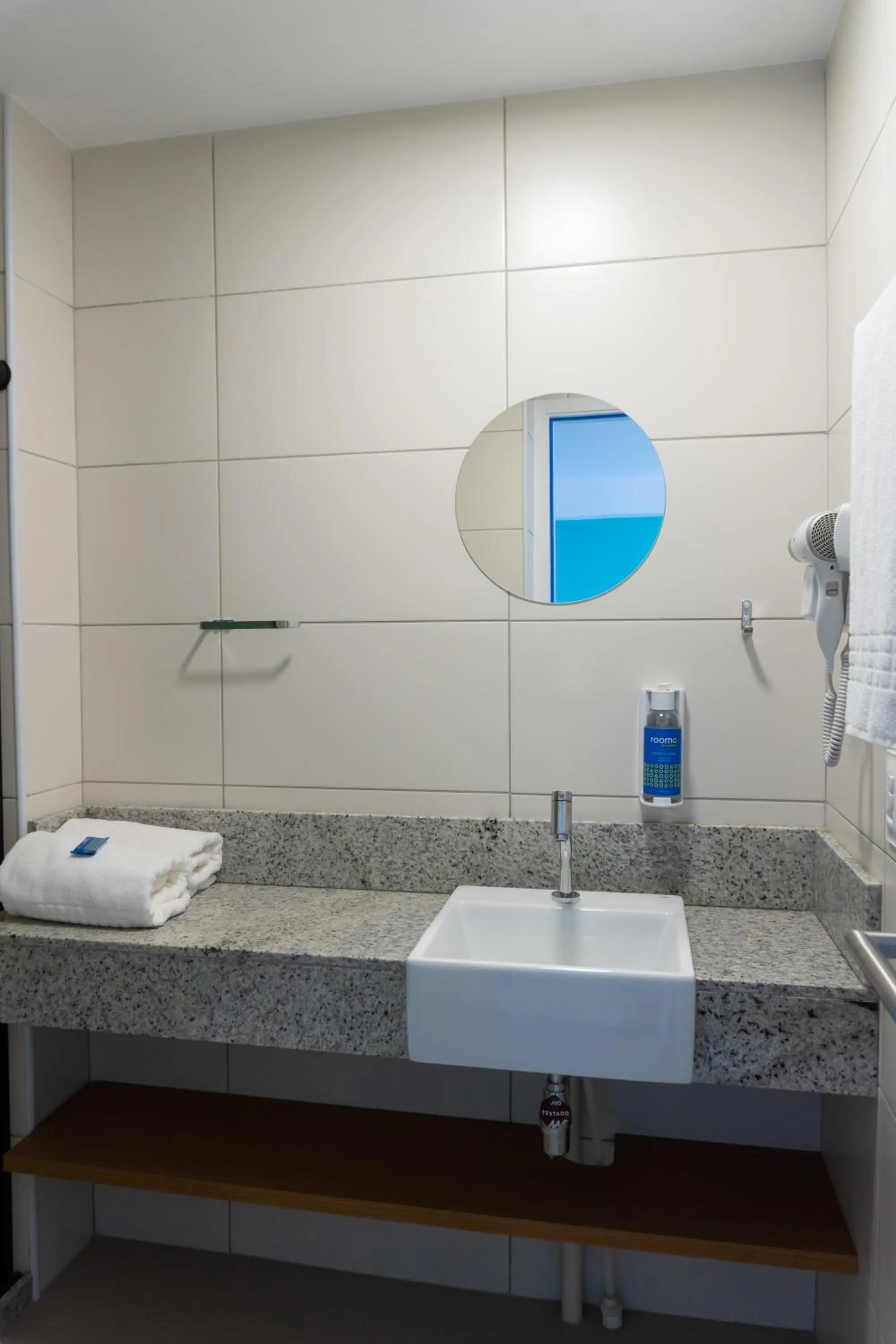 Bathroom in Roomo Transamerica Recife Parque do Cais