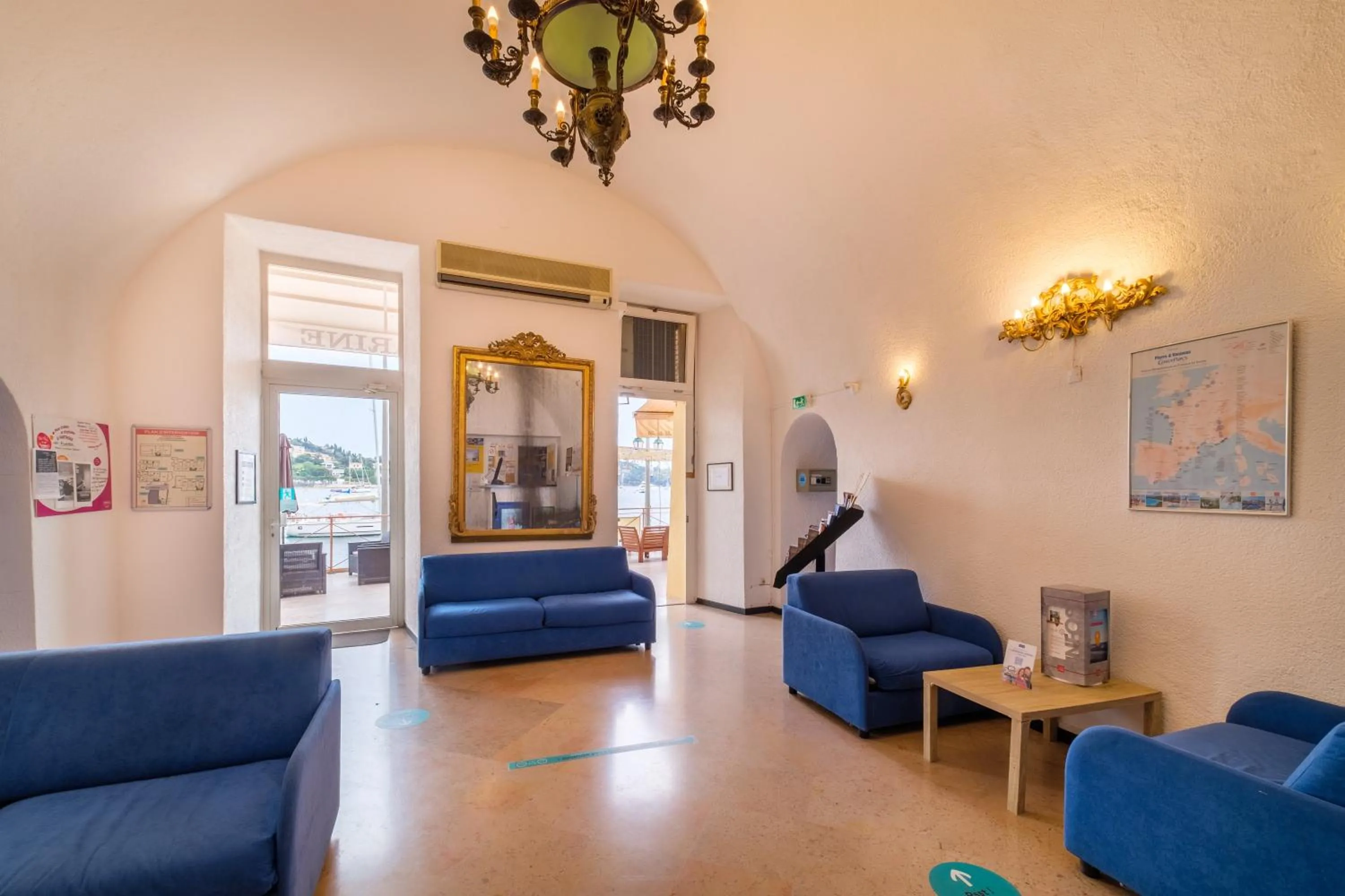 Living room in Résidence Partenaire Le Palais de la Marine