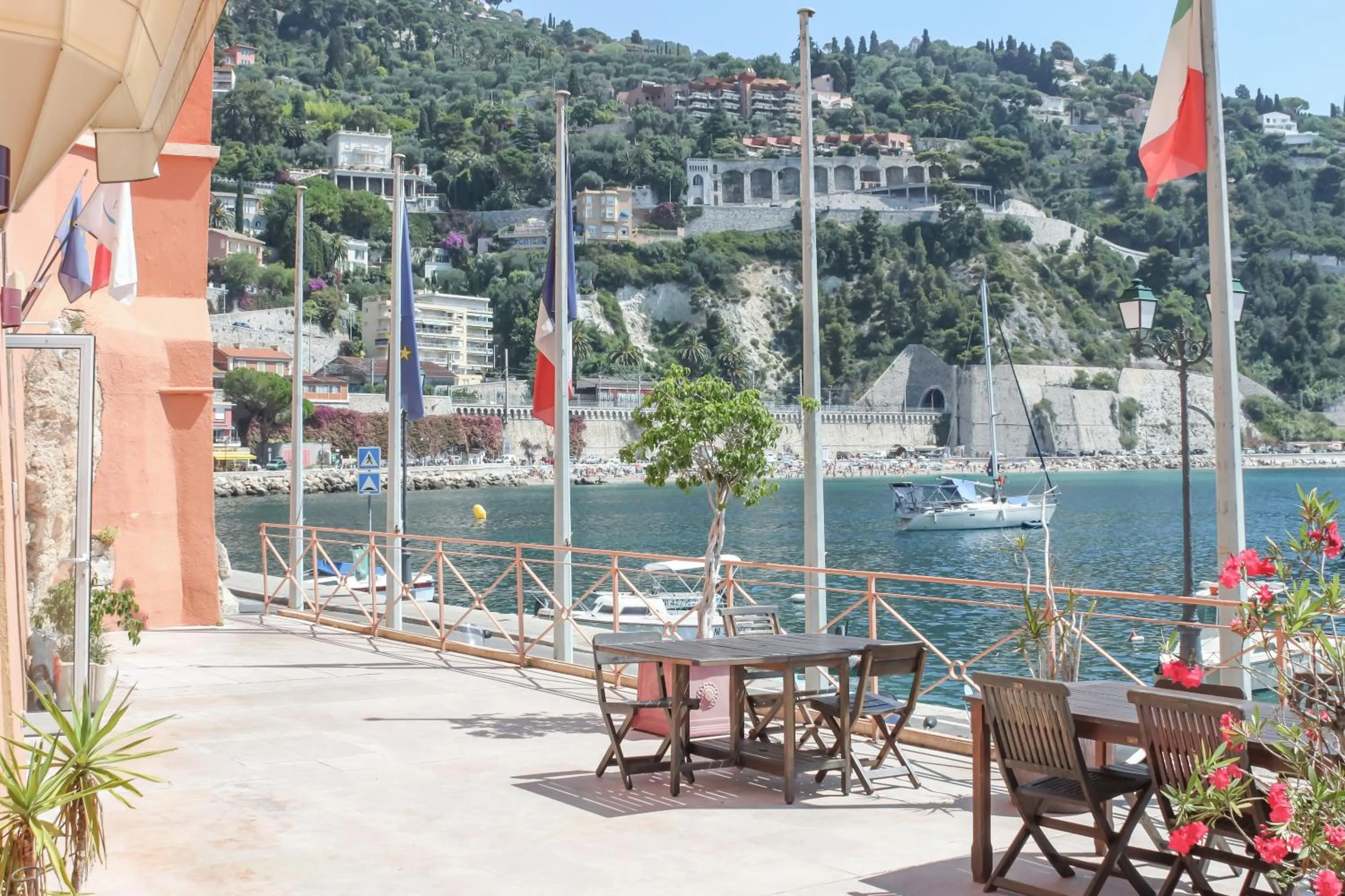 Restaurant/places to eat in Résidence Partenaire Le Palais de la Marine