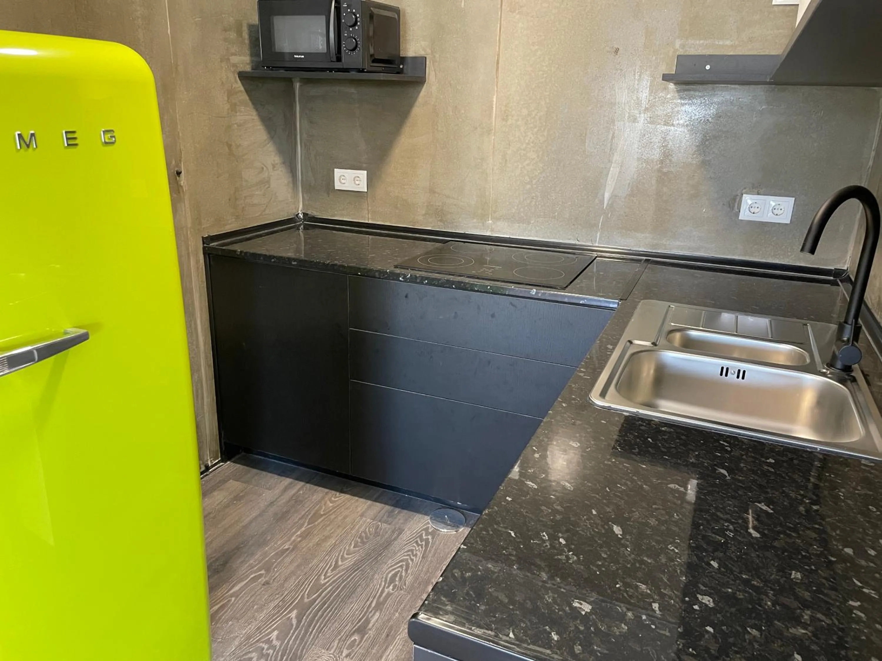 Communal kitchen in HI Parque das Nações – Pousada de Juventude