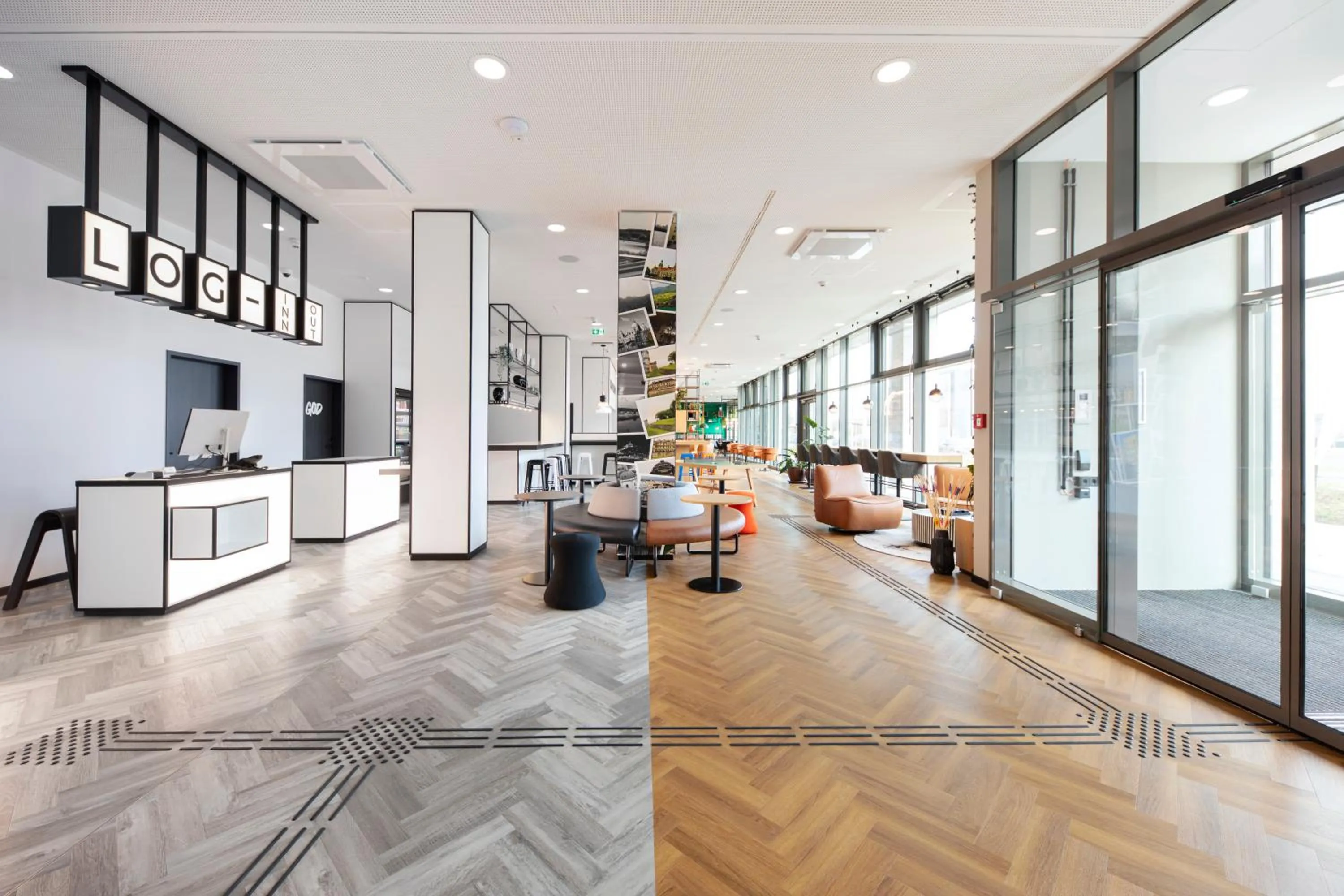 Lobby or reception in LOGINN Hotel Köln Airport