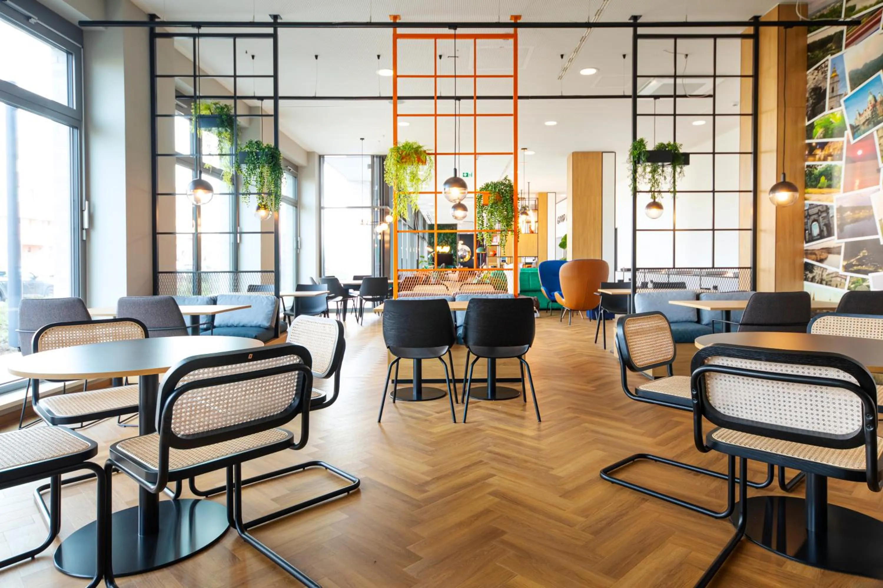 Lobby or reception in LOGINN Hotel Köln Airport