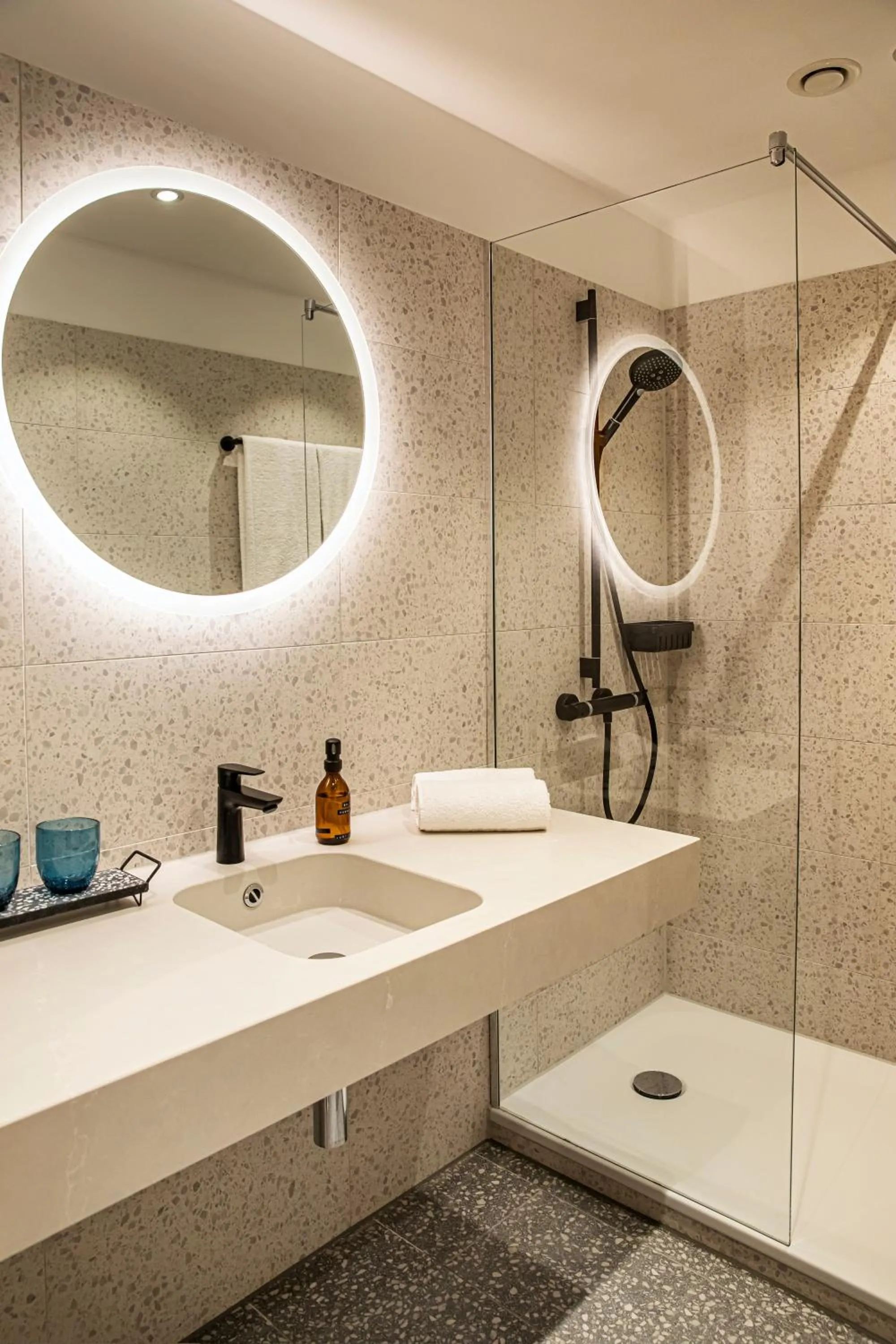 Bathroom in LOGINN Hotel Köln Airport