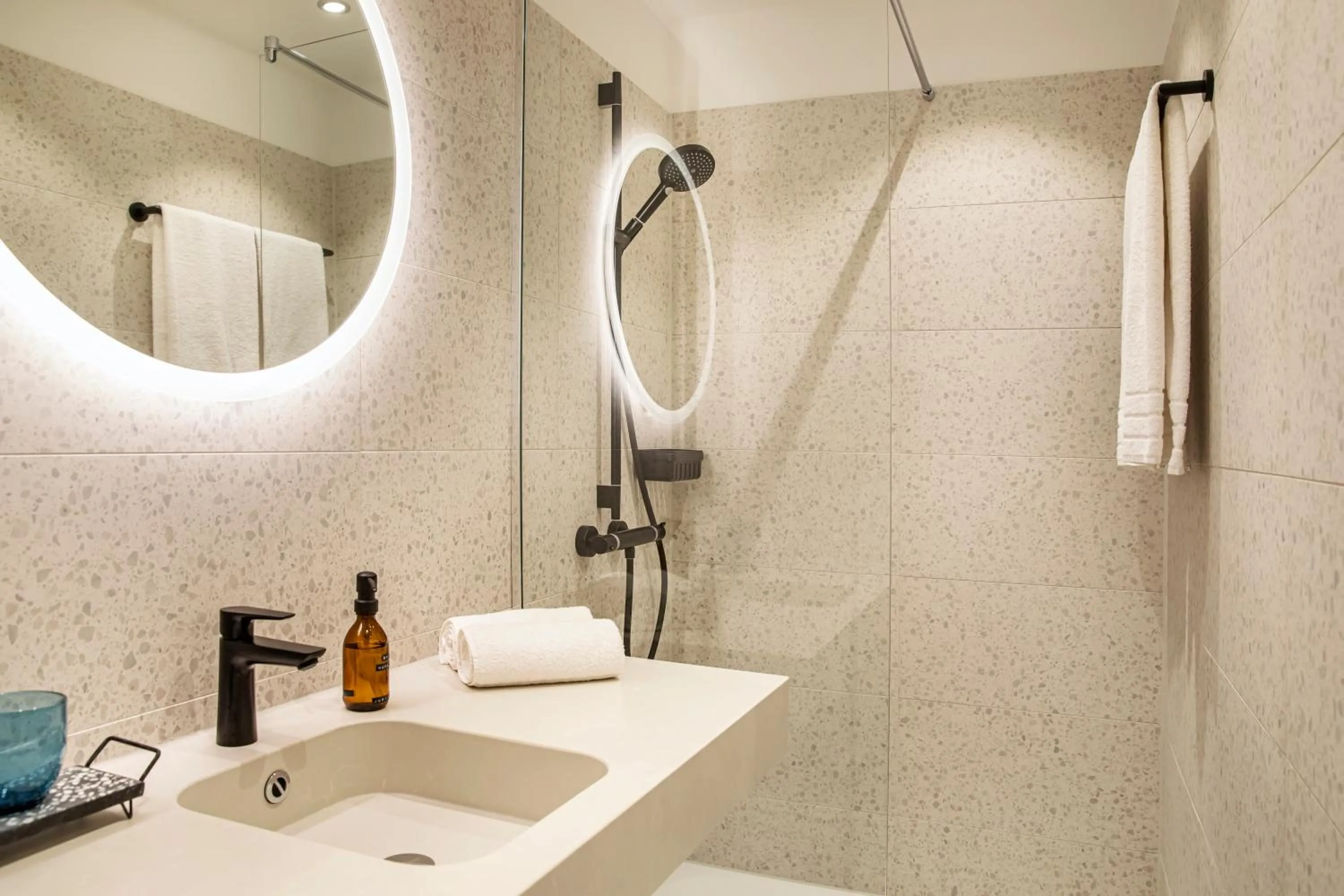 Bathroom in LOGINN Hotel Köln Airport