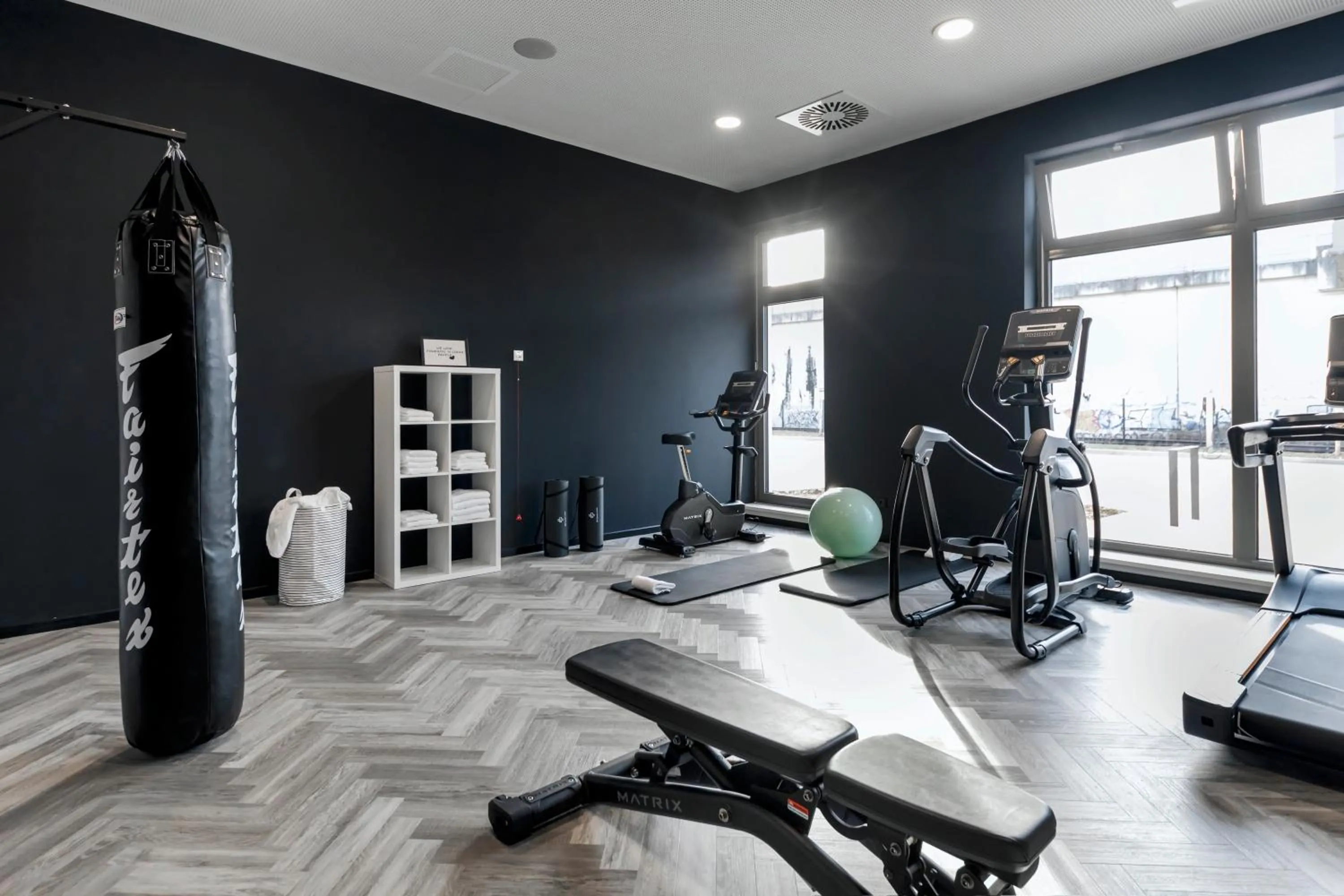 Fitness centre/facilities in LOGINN Hotel Köln Airport