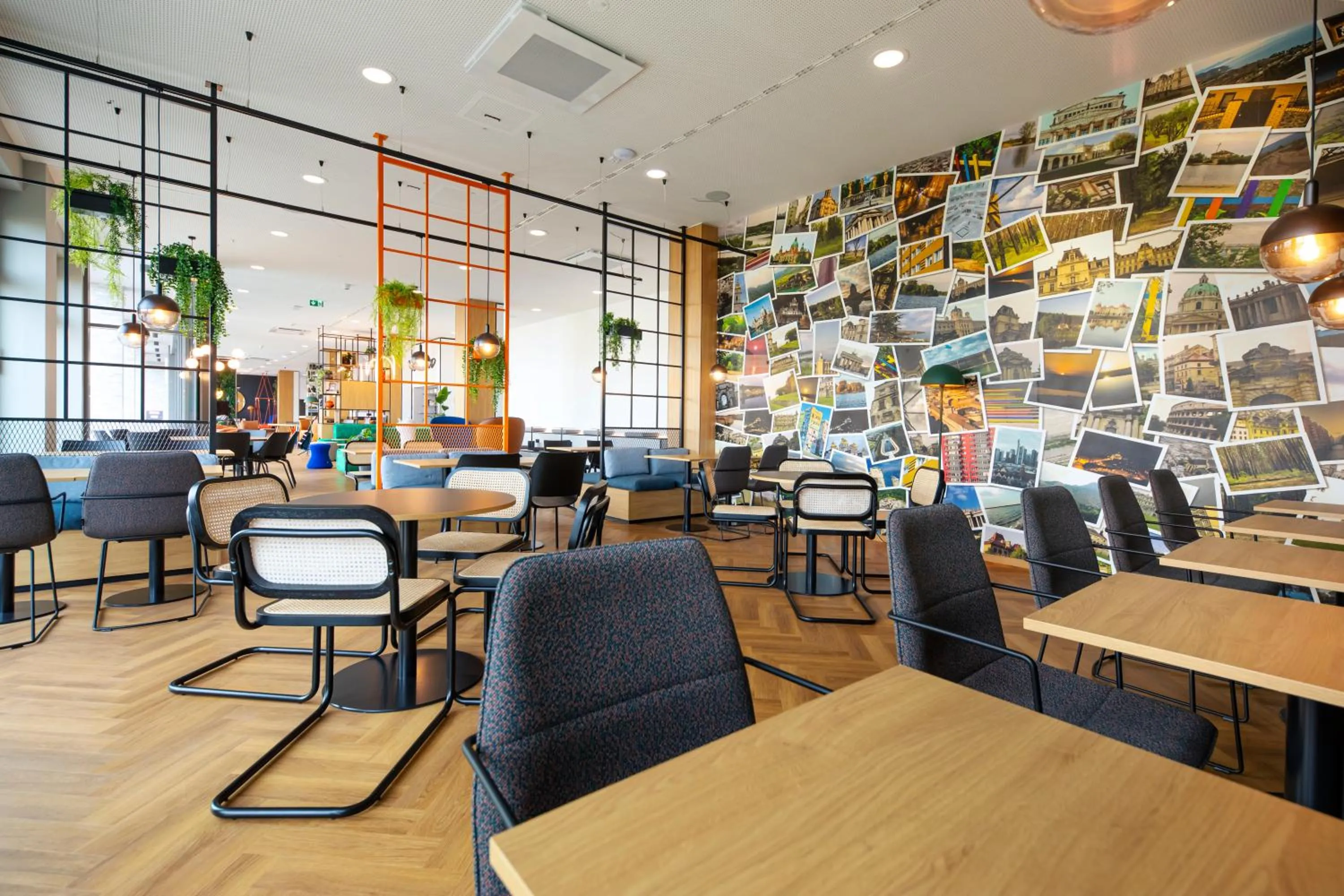 Lobby or reception in LOGINN Hotel Köln Airport