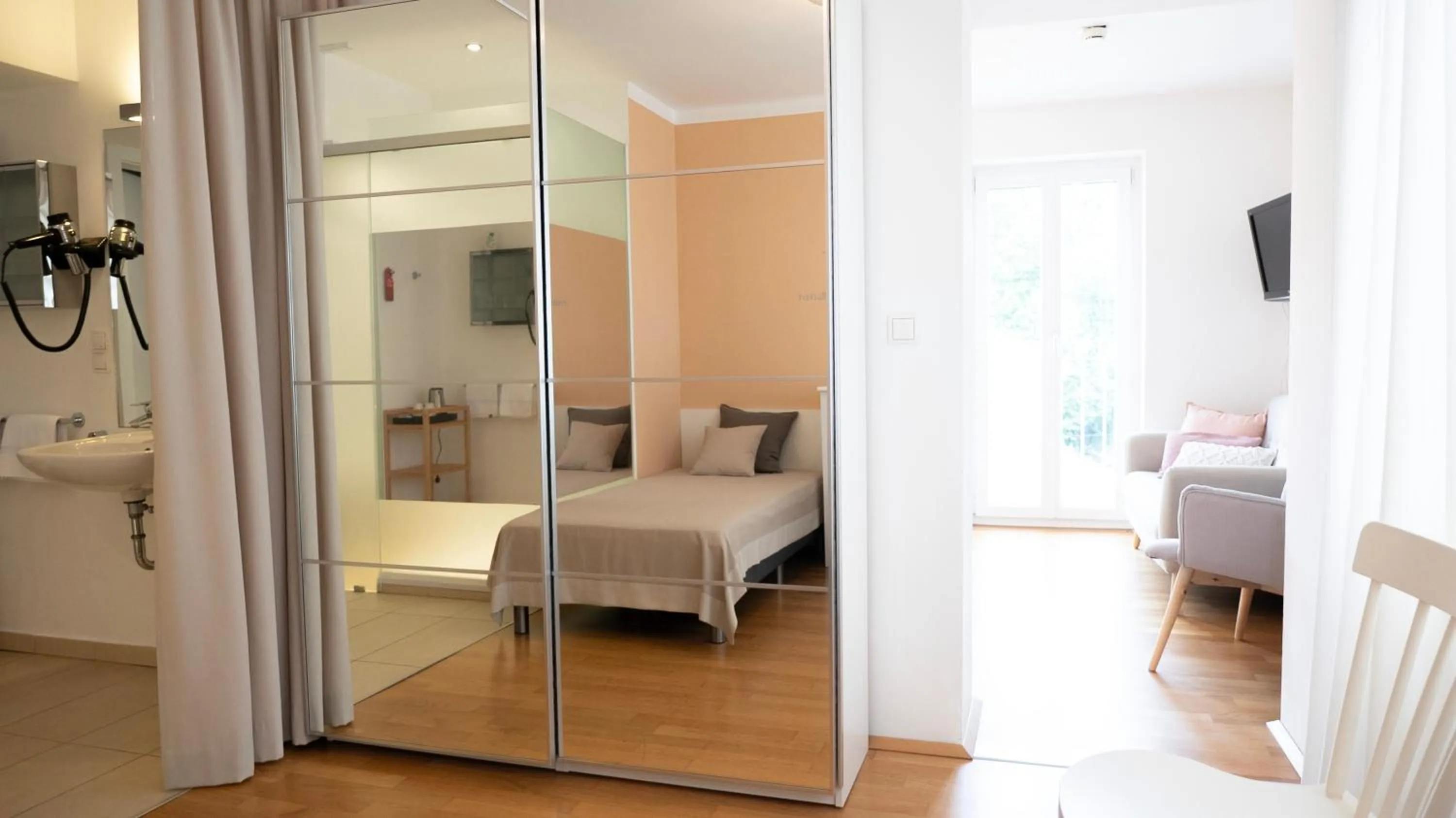 Shower, Bed in Hotel Villa Rückert