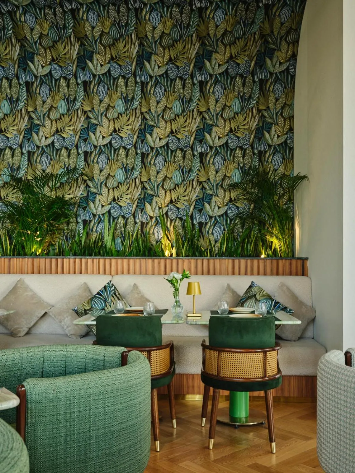 Restaurant/places to eat in The Muse