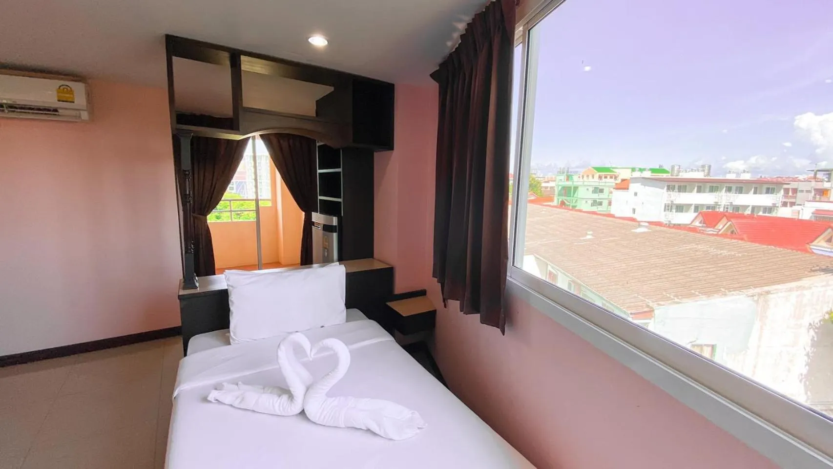 City view, Bed in AA Pattaya Ville