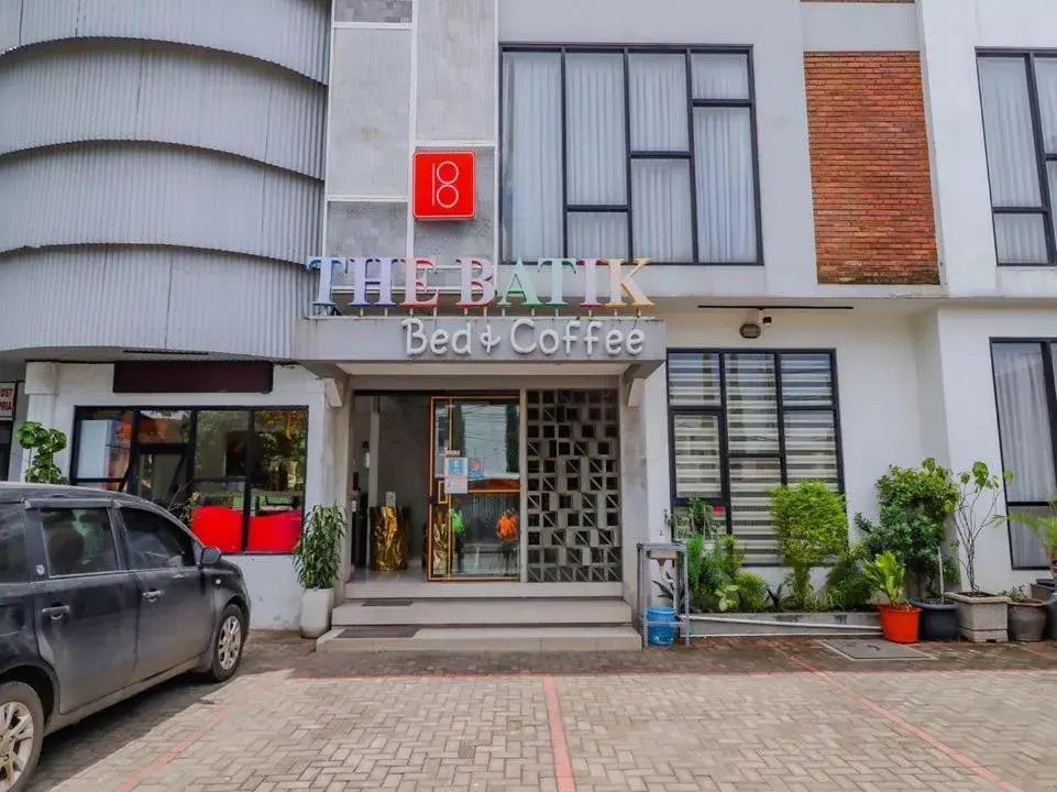 Property building in The Batik Bed and Coffee Bandung Property building in The Batik Bed and Coffee Bandung