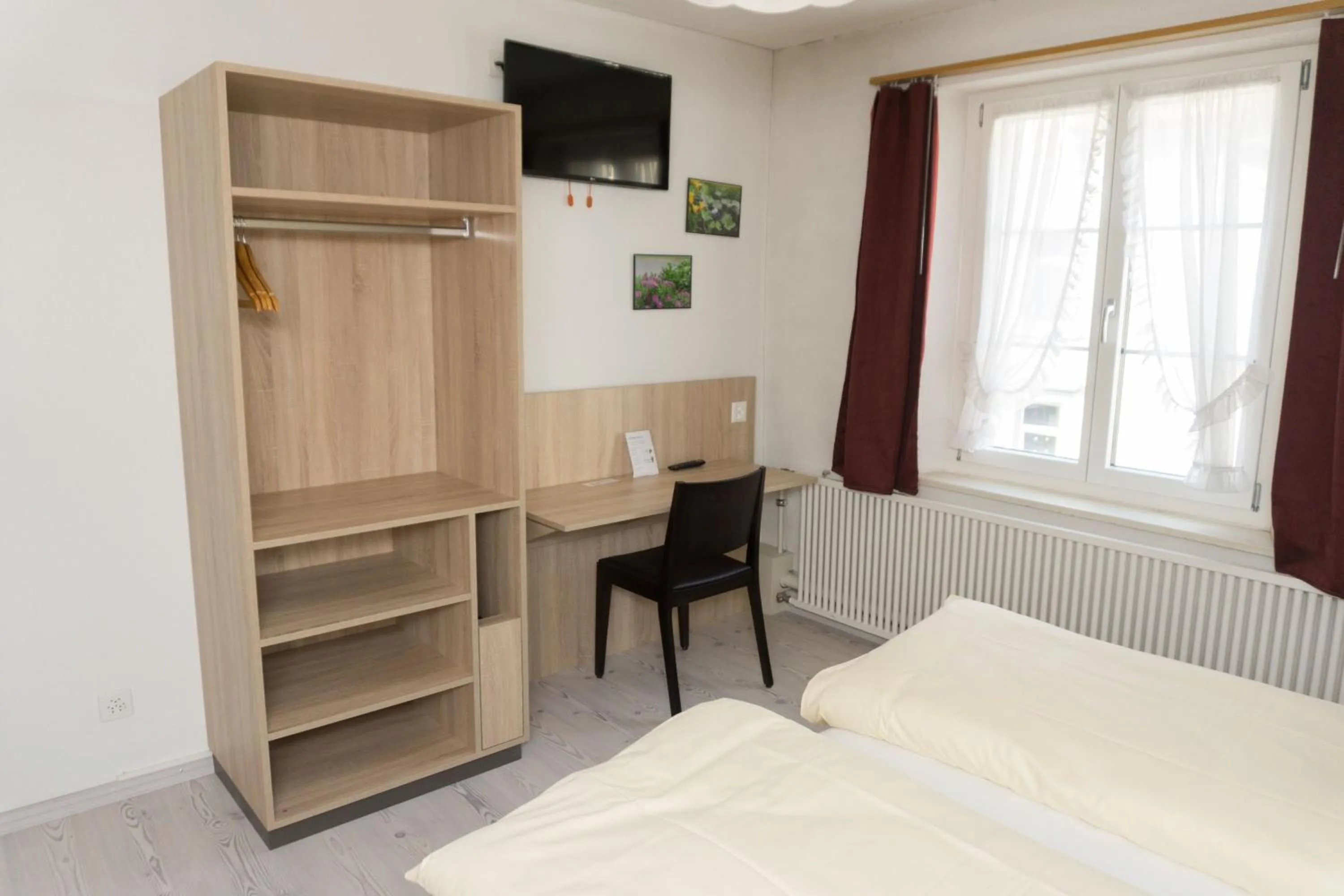 Photo of the whole room, Bed in Speiserestaurant Traube