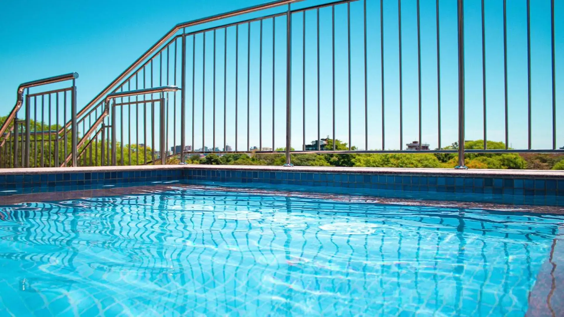Swimming pool in Tarobá Hotel Swimming pool in Tarobá Hotel