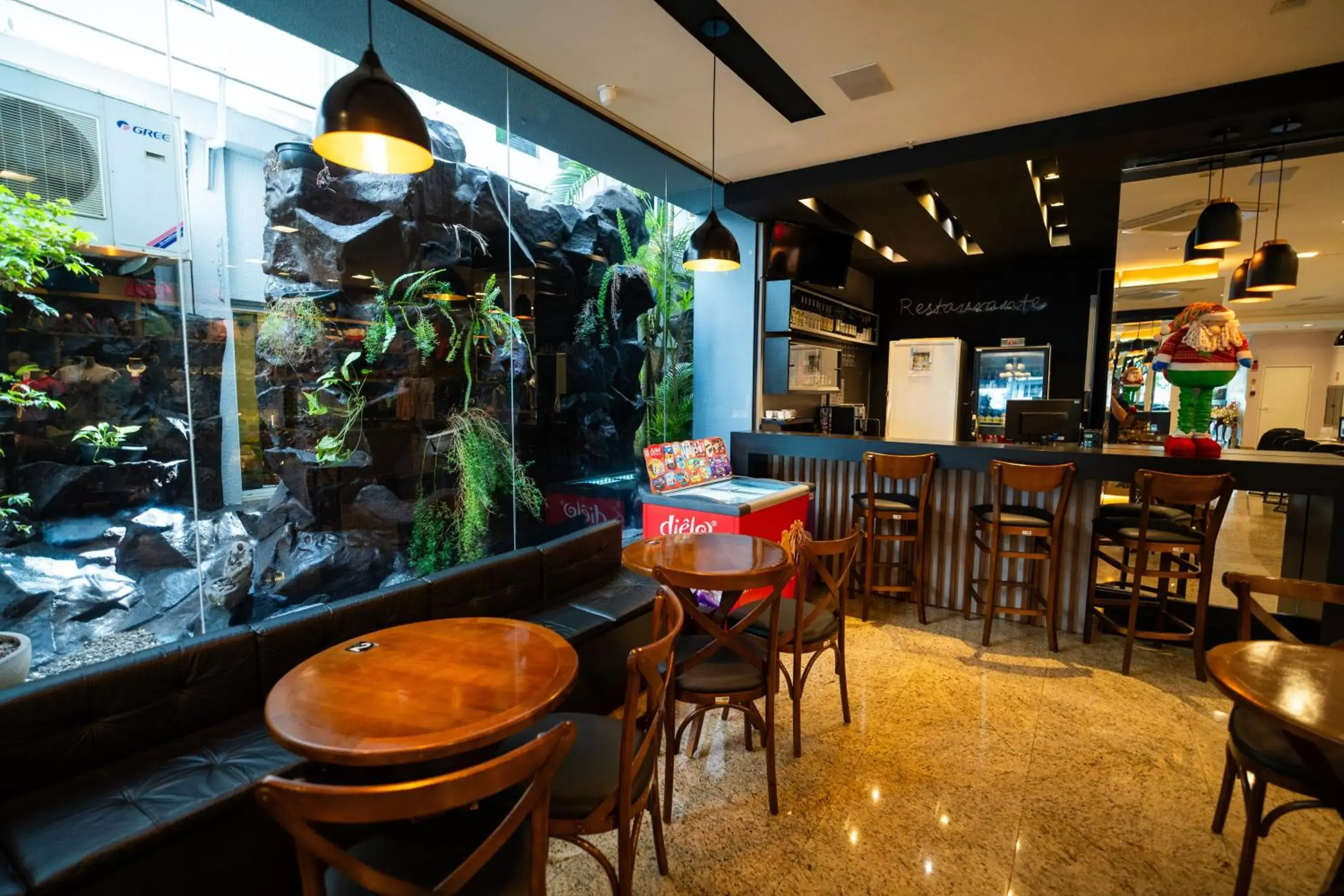 Restaurant/places to eat in Tarobá Hotel Restaurant/places to eat in Tarobá Hotel