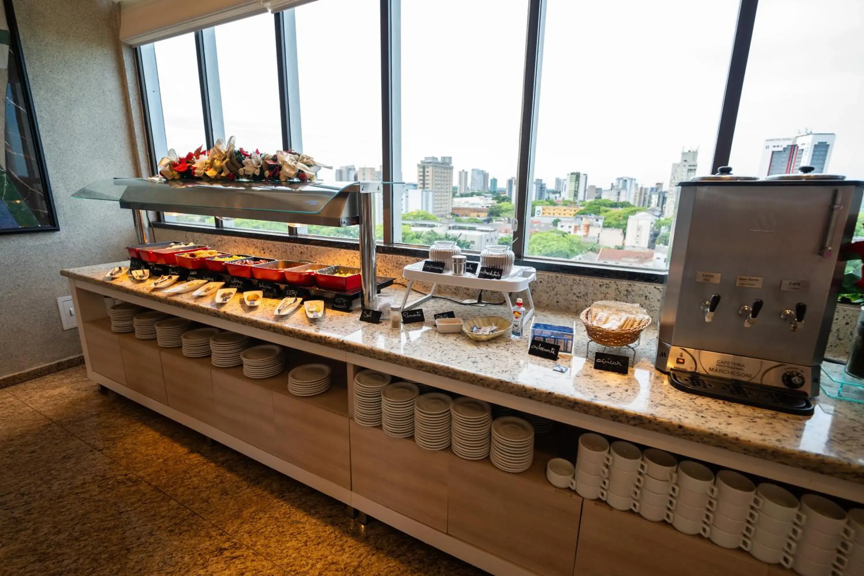 Breakfast in Tarobá Hotel Breakfast in Tarobá Hotel
